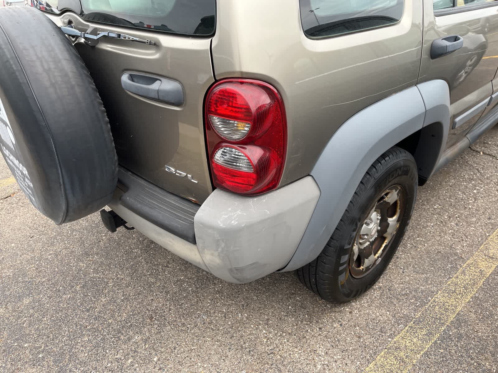Thumbnail: 2005 Jeep Liberty - 14