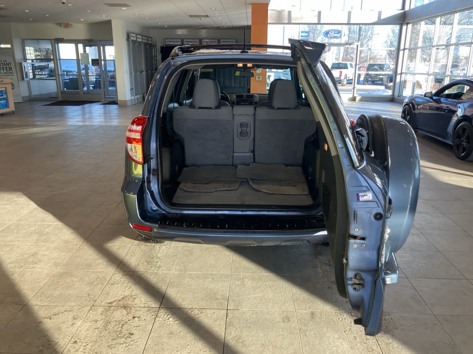 Thumbnail: 2012 Toyota RAV4 - 25