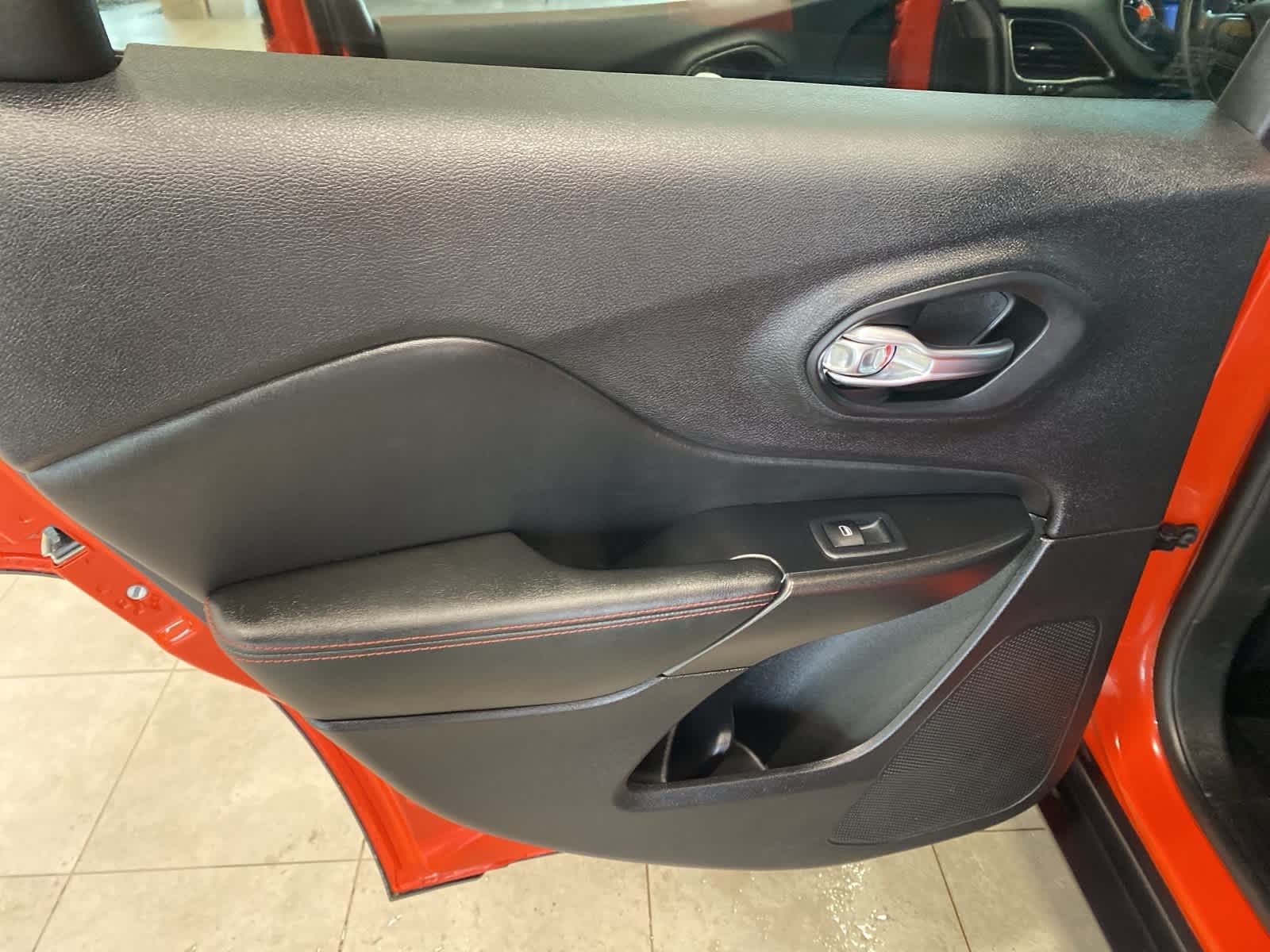 Thumbnail: 2021 Jeep Cherokee - 27