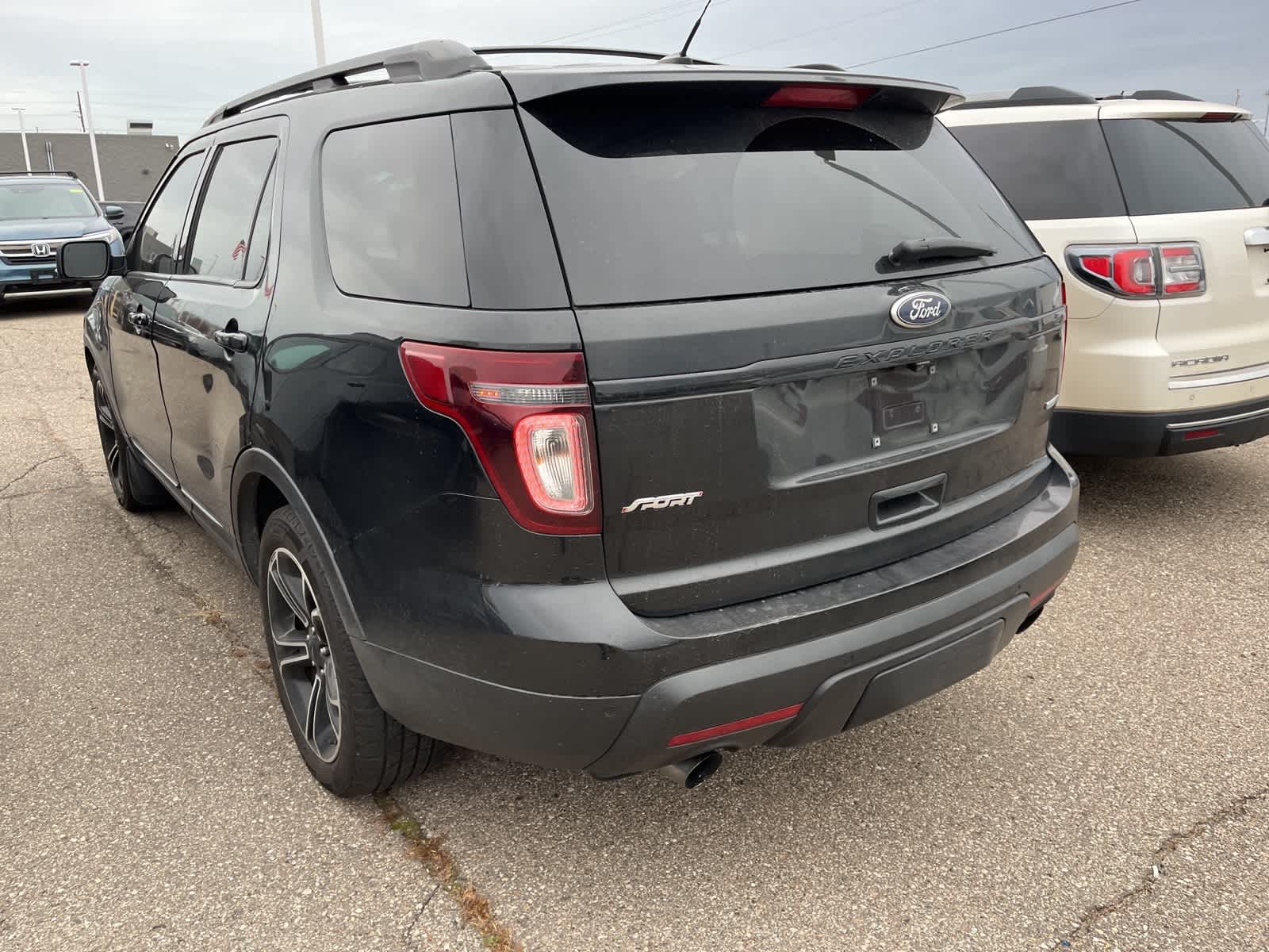 Thumbnail: 2015 Ford Explorer - 10