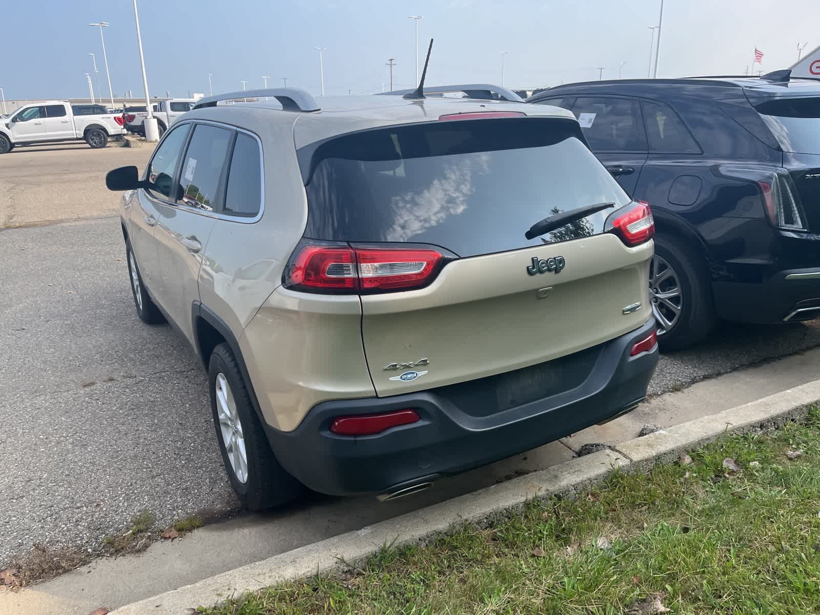 Thumbnail: 2015 Jeep Cherokee - 10