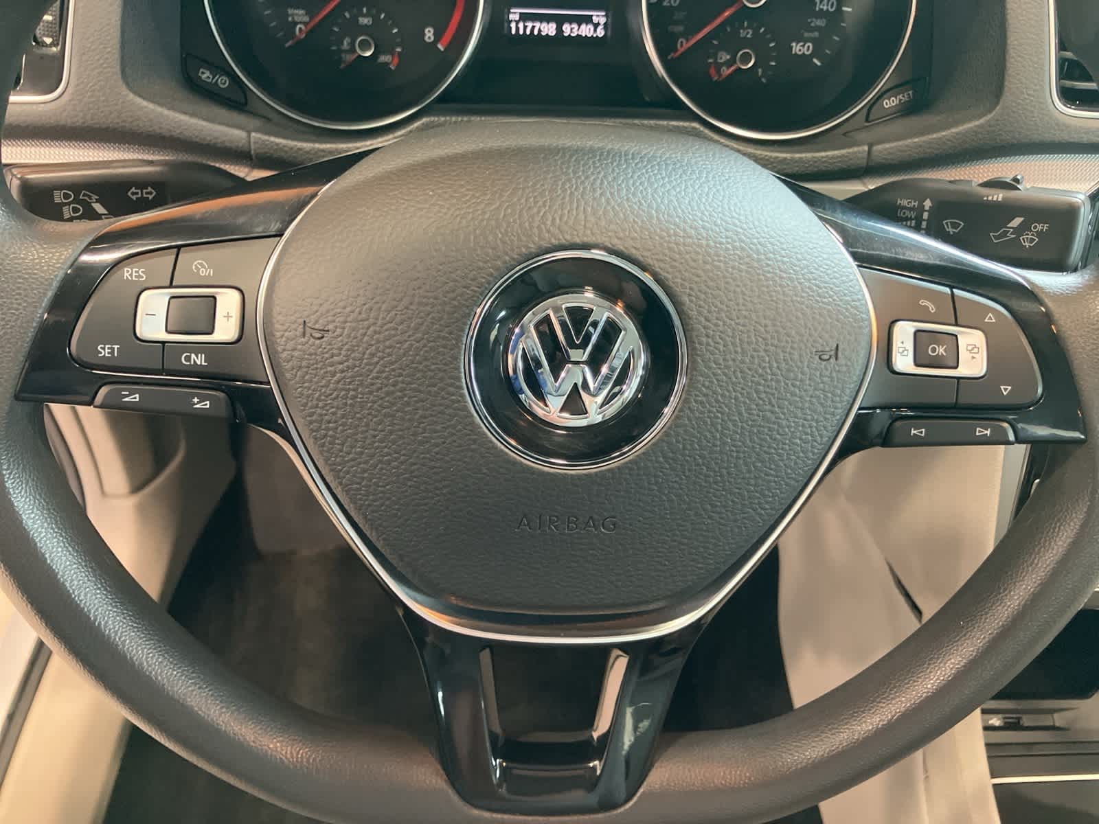 Thumbnail: 2016 Volkswagen Passat - 13