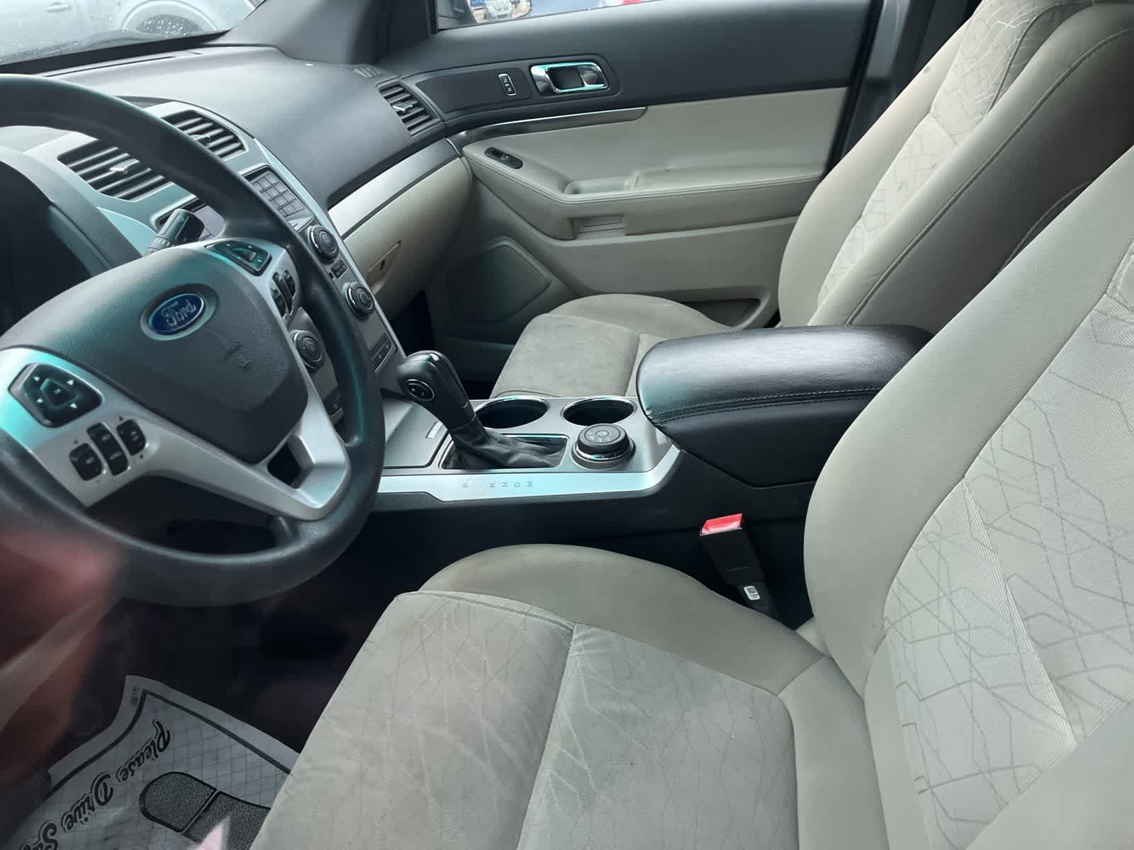 Thumbnail: 2013 Ford Explorer - 28