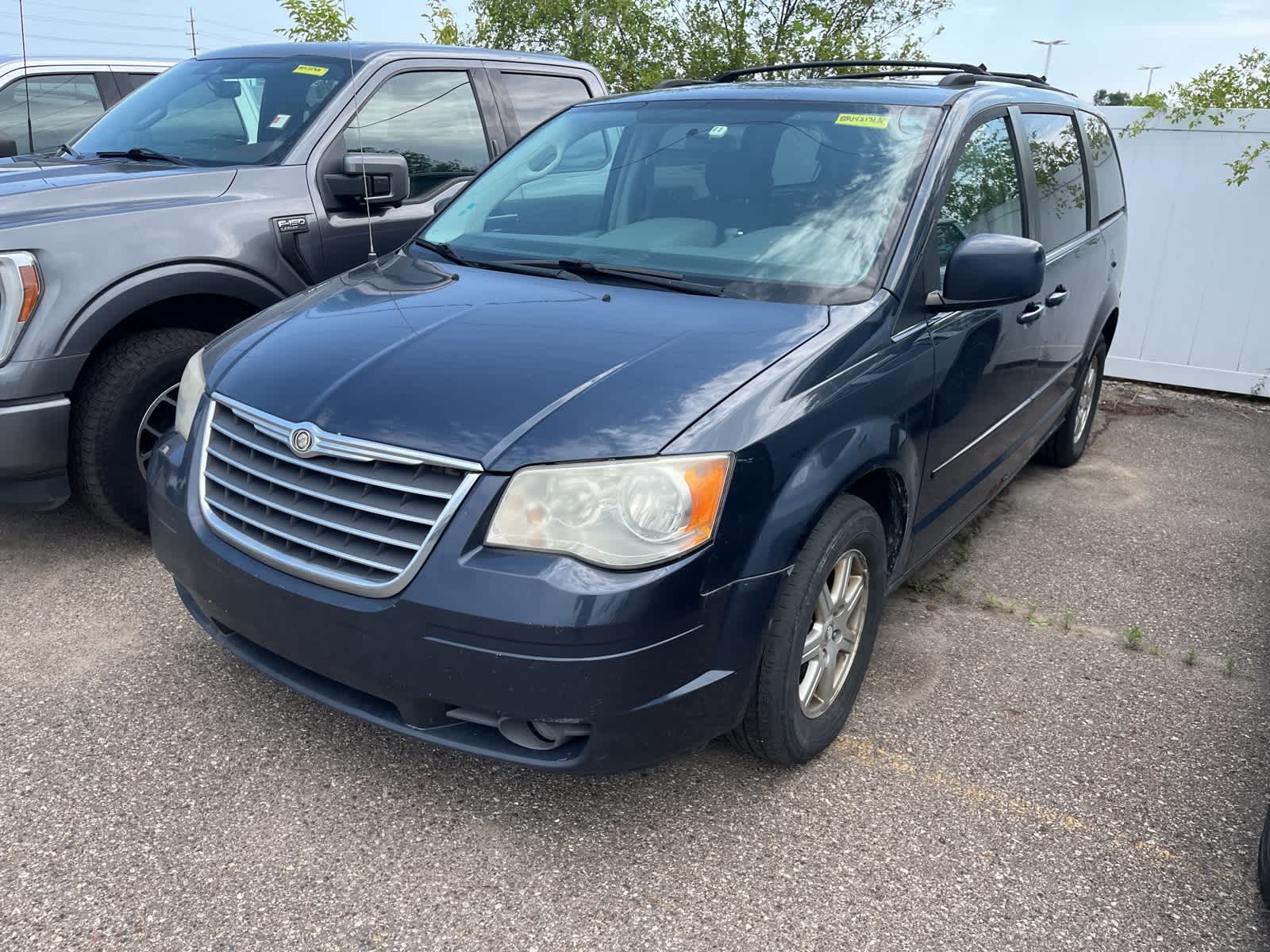 Thumbnail: 2008 Chrysler Town & Country - 2
