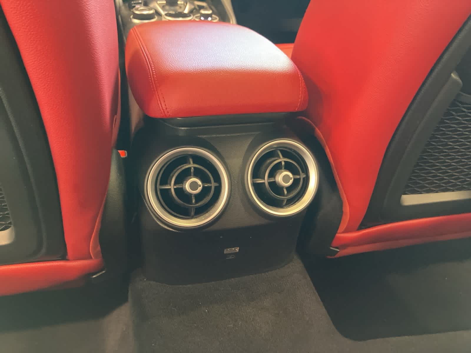 Thumbnail: 2020 Alfa Romeo Giulia - 24