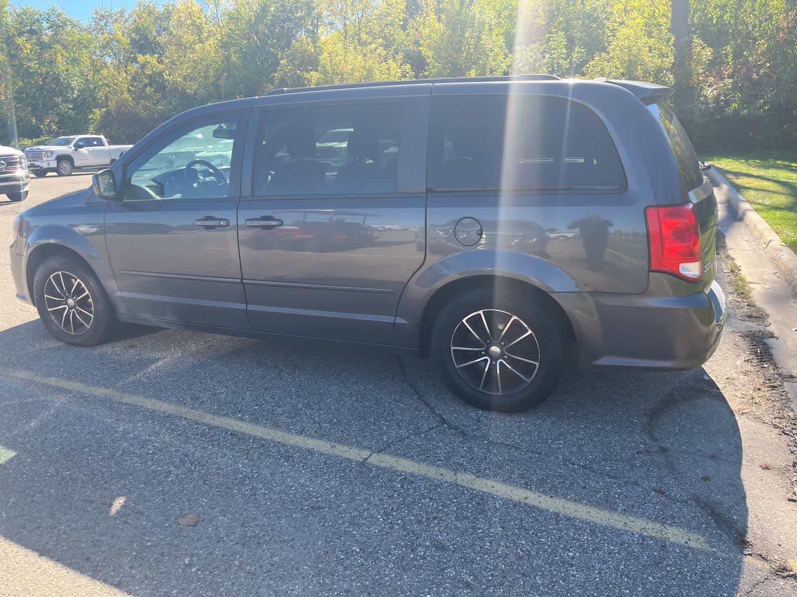 Thumbnail: 2017 Dodge Grand Caravan - 6