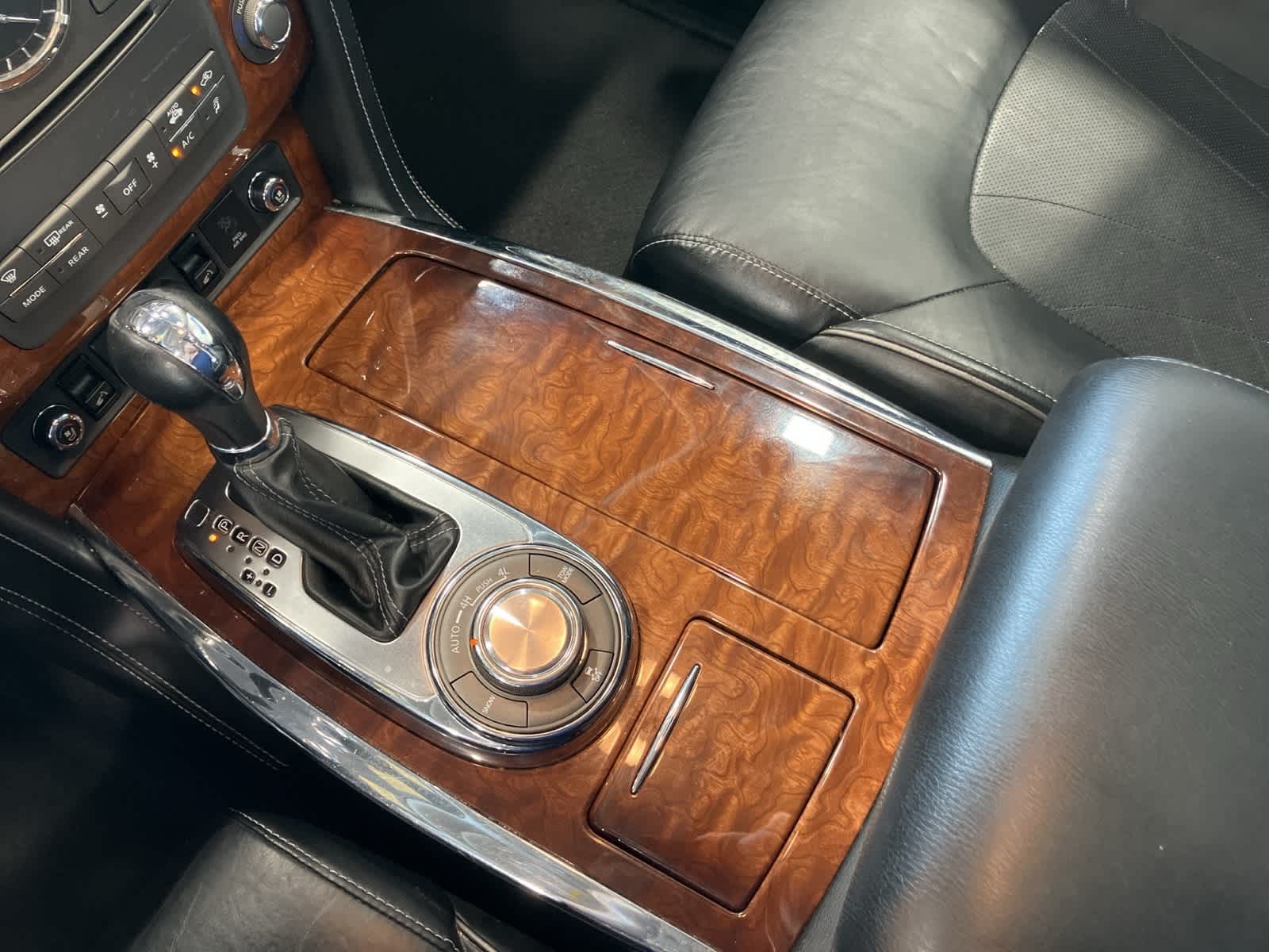 Thumbnail: 2015 INFINITI QX80 - 21