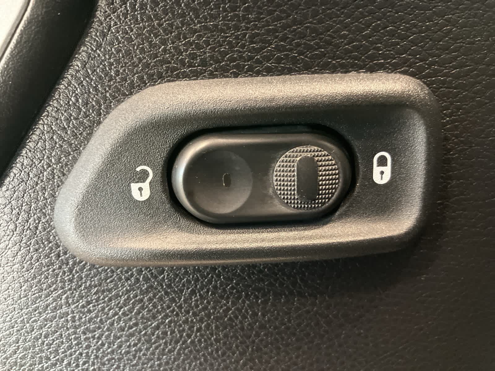 Thumbnail: 2016 Jeep Wrangler - 12