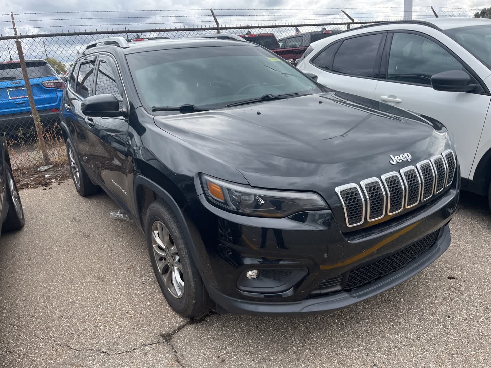 Thumbnail: 2019 Jeep Cherokee - 17