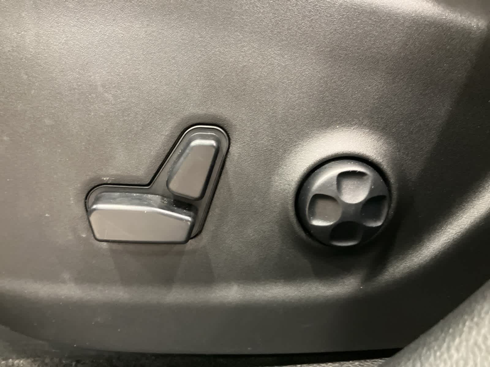 Thumbnail: 2020 Jeep Cherokee - 11