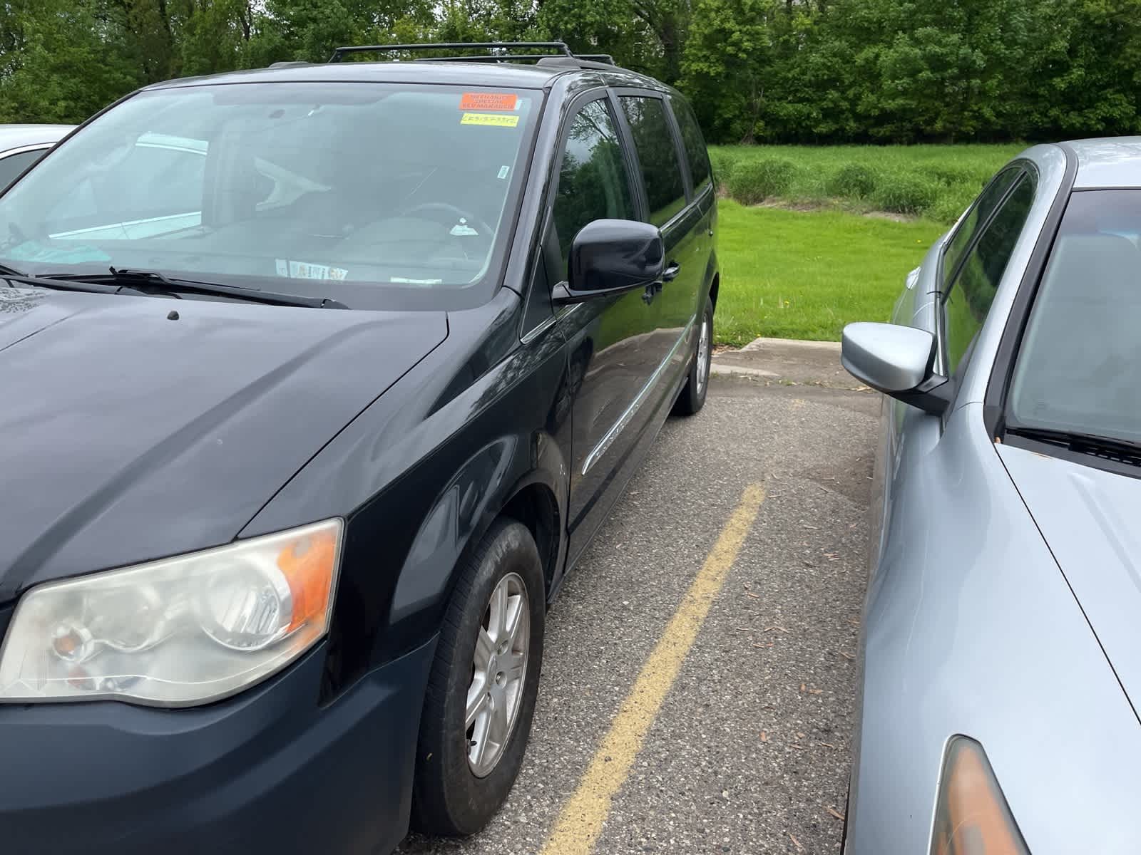 Thumbnail: 2012 Chrysler Town & Country - 5