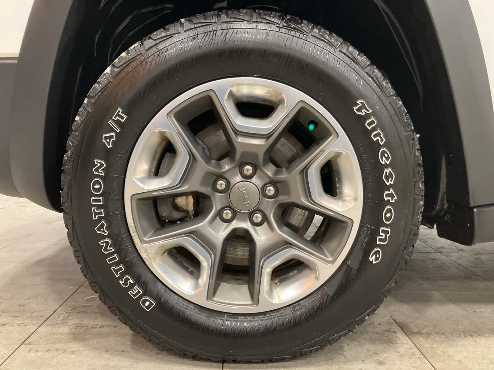 Thumbnail: 2020 Jeep Cherokee - 9