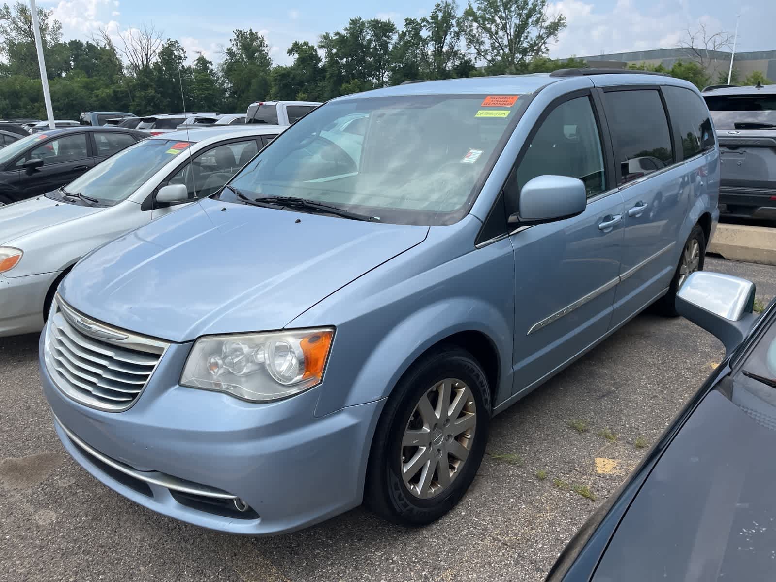 Thumbnail: 2013 Chrysler Town & Country - 4