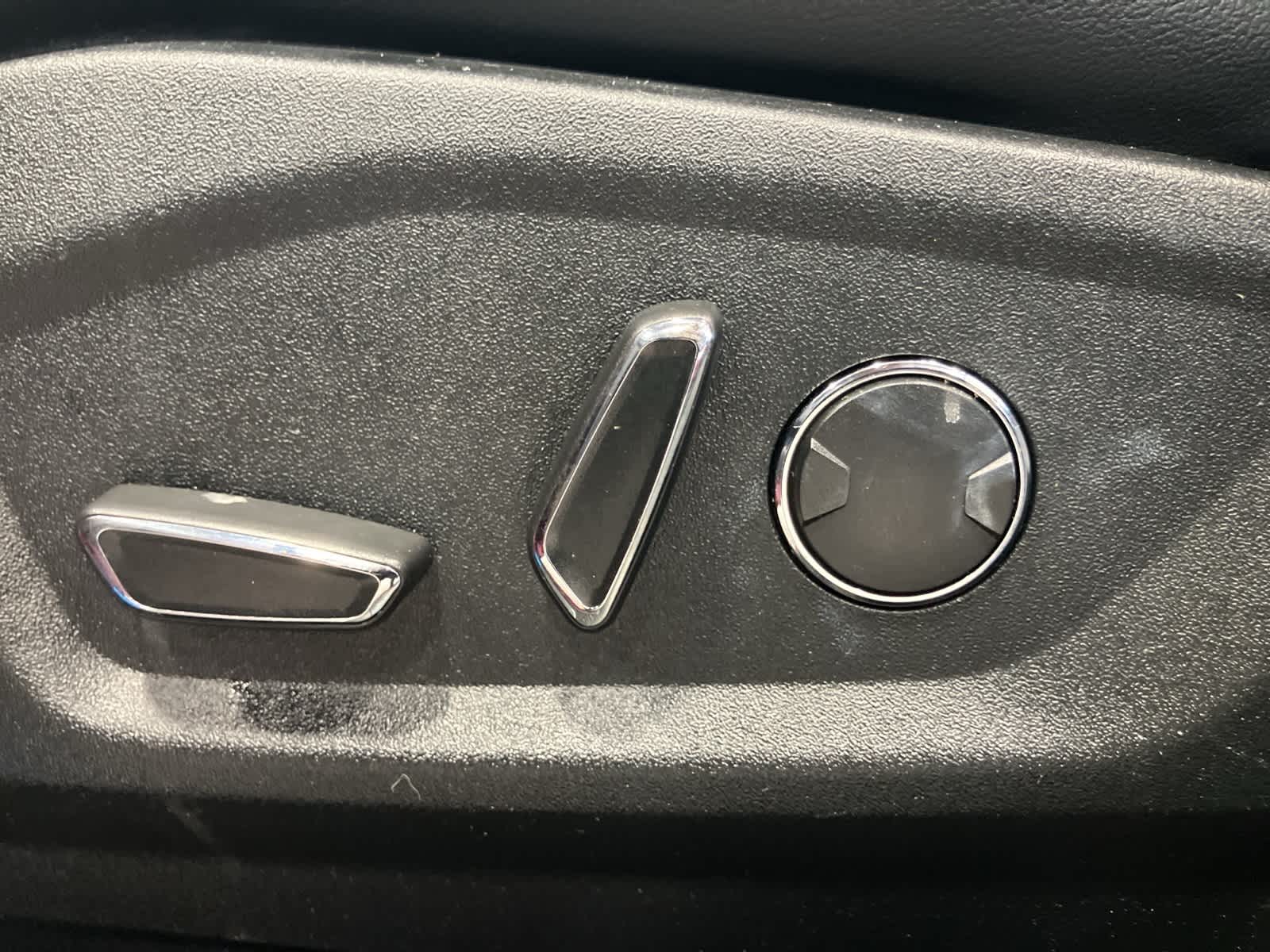 Thumbnail: 2019 Ford Edge - 12