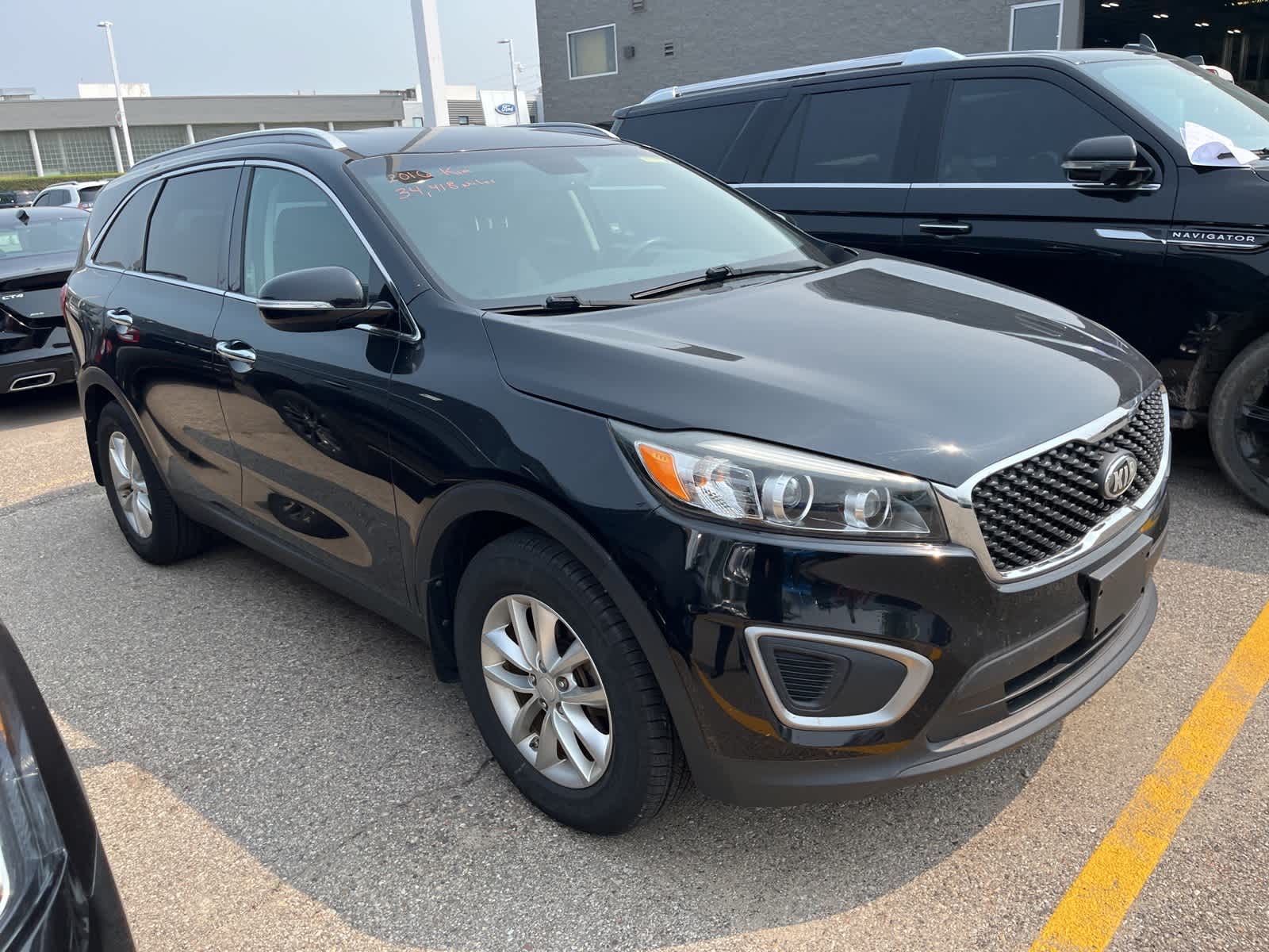 Thumbnail: 2016 Kia Sorento - 17