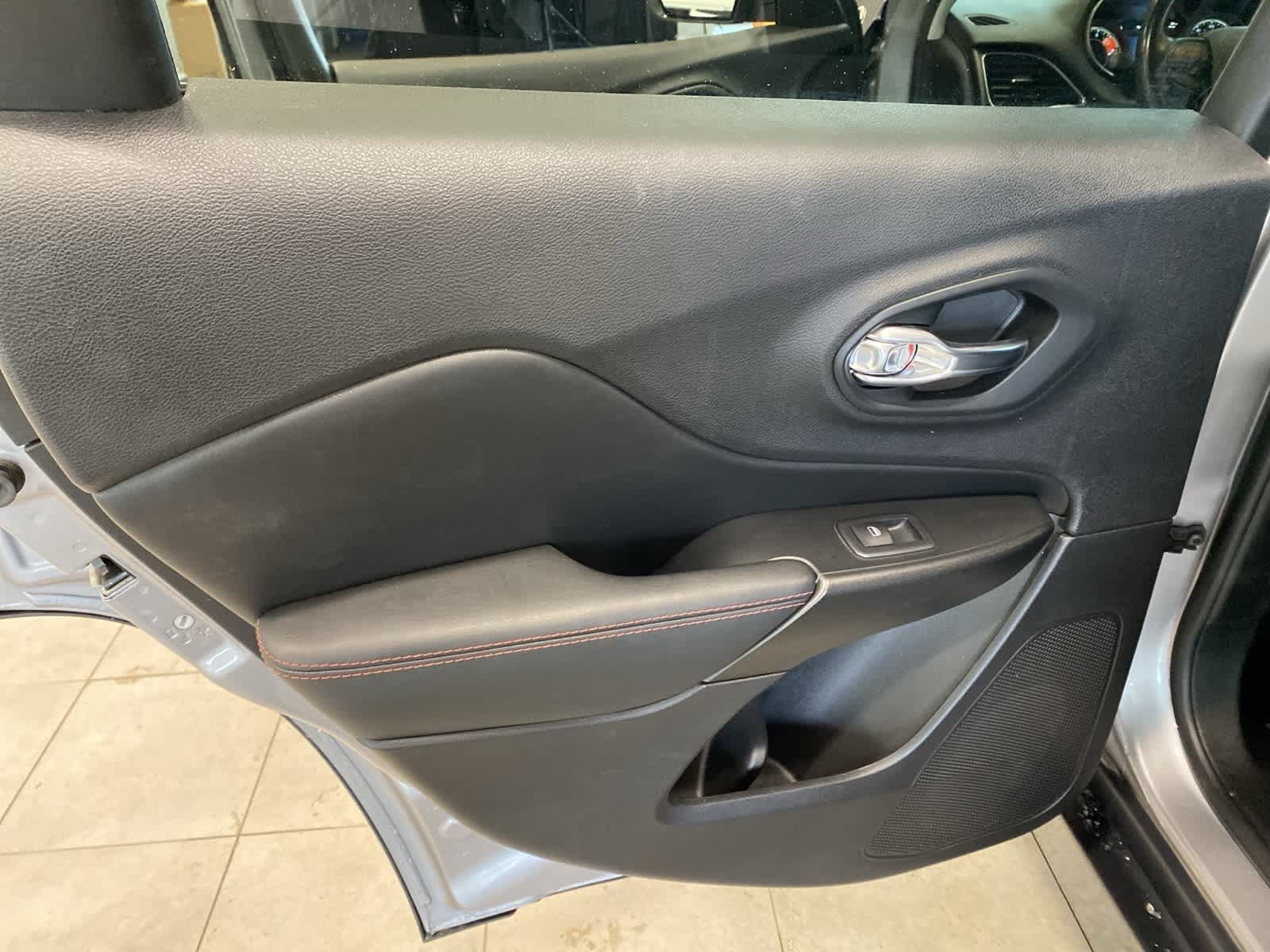 Thumbnail: 2020 Jeep Cherokee - 26