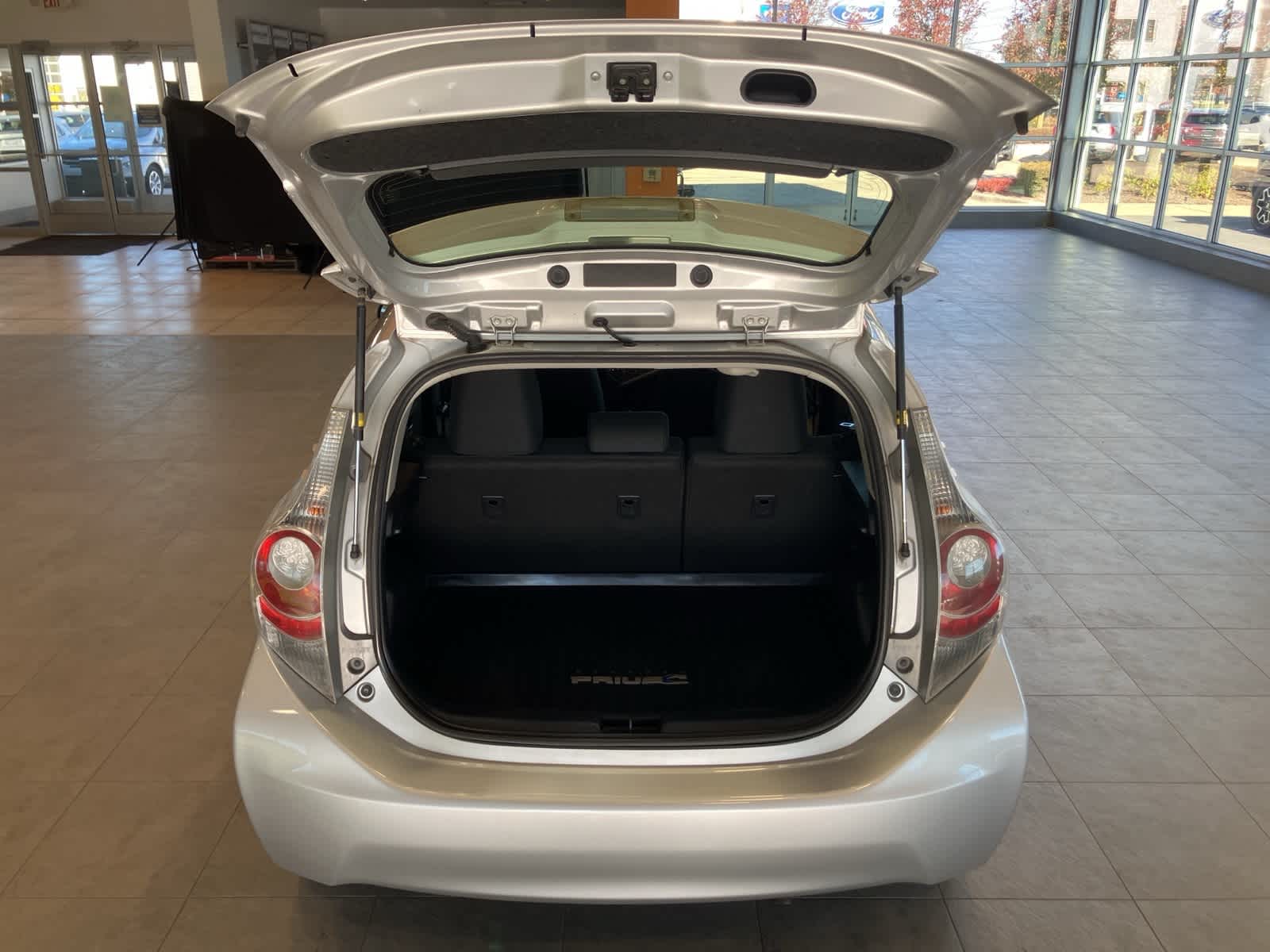 Thumbnail: 2012 Toyota Prius c - 26