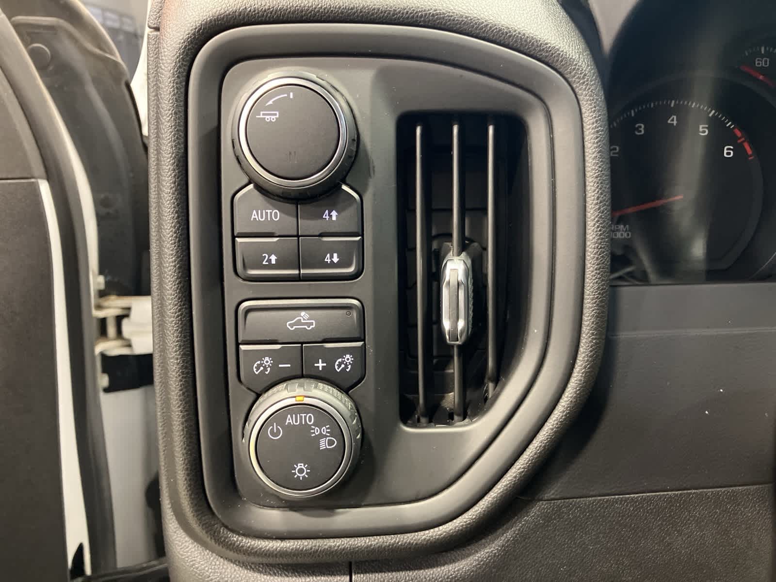 Thumbnail: 2019 Chevrolet Silverado 1500 - 13