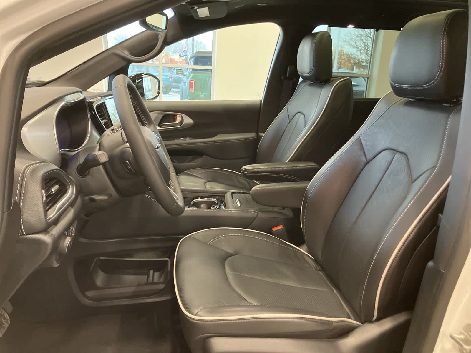 Thumbnail: 2026 Chrysler Pacifica - 12