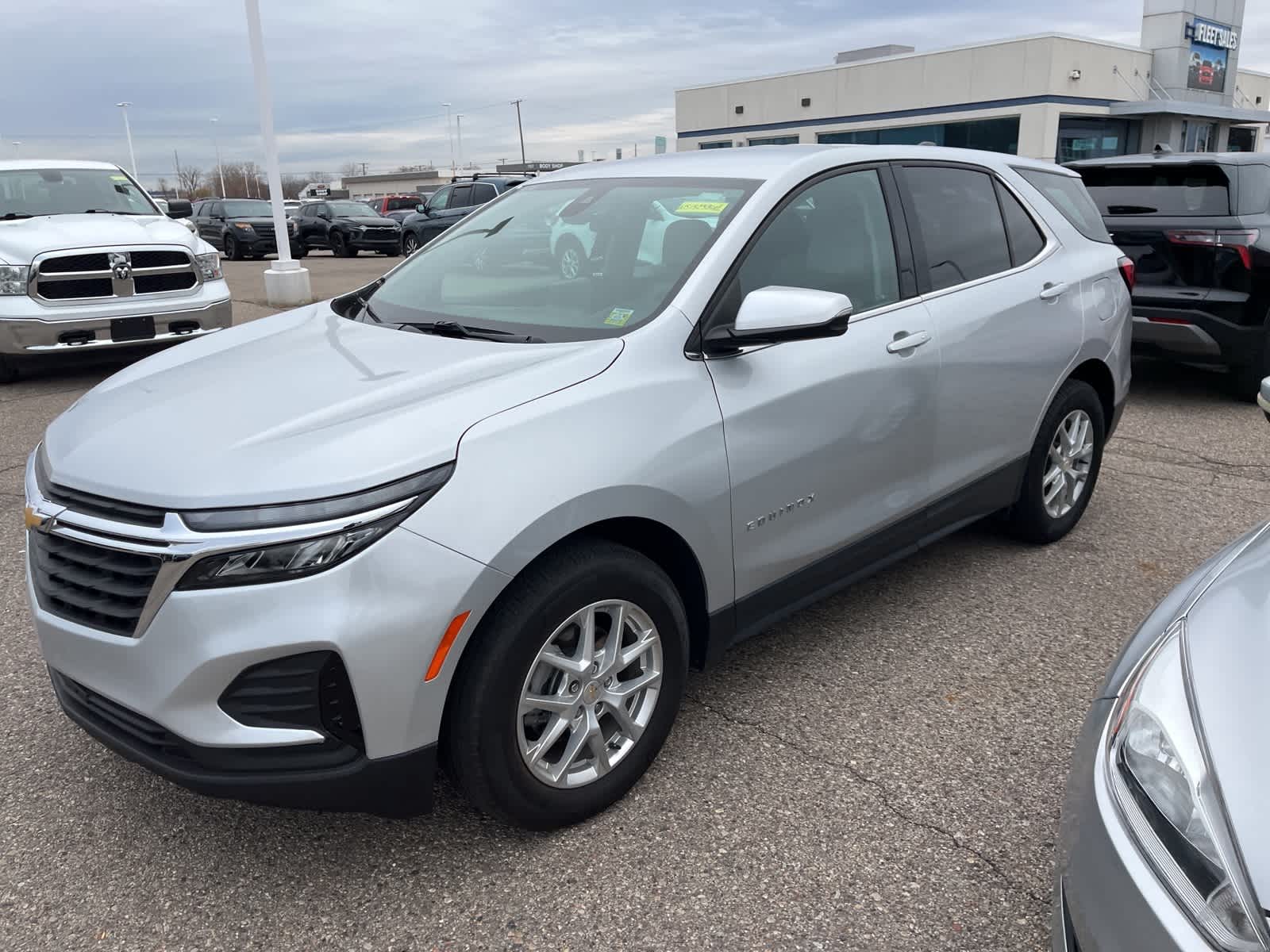 Thumbnail: 2022 Chevrolet Equinox - 5