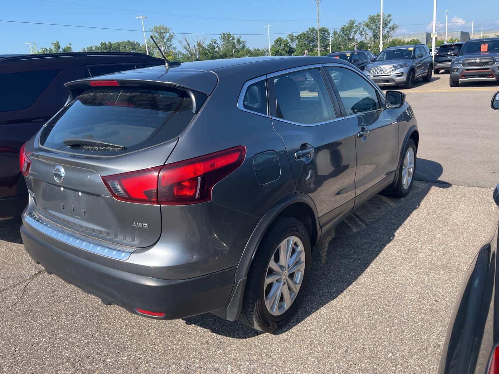 Thumbnail: 2017 Nissan Rogue Sport - 16