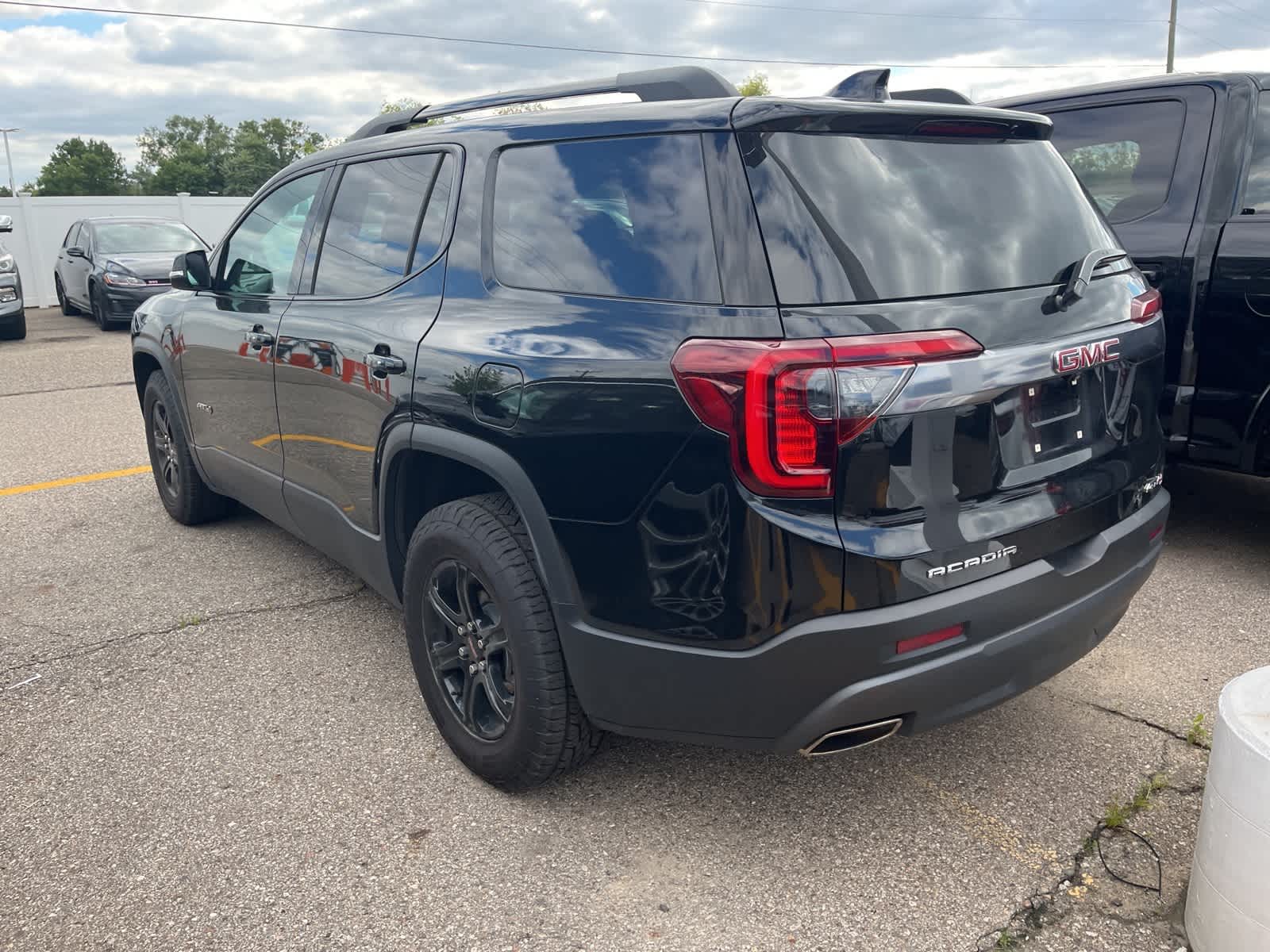 Thumbnail: 2023 GMC Acadia - 10