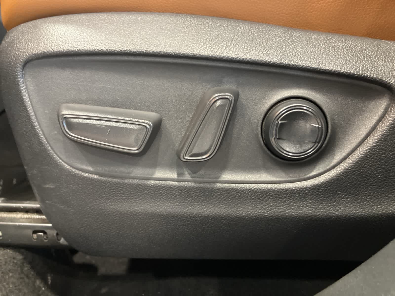 Thumbnail: 2023 Toyota Highlander - 13