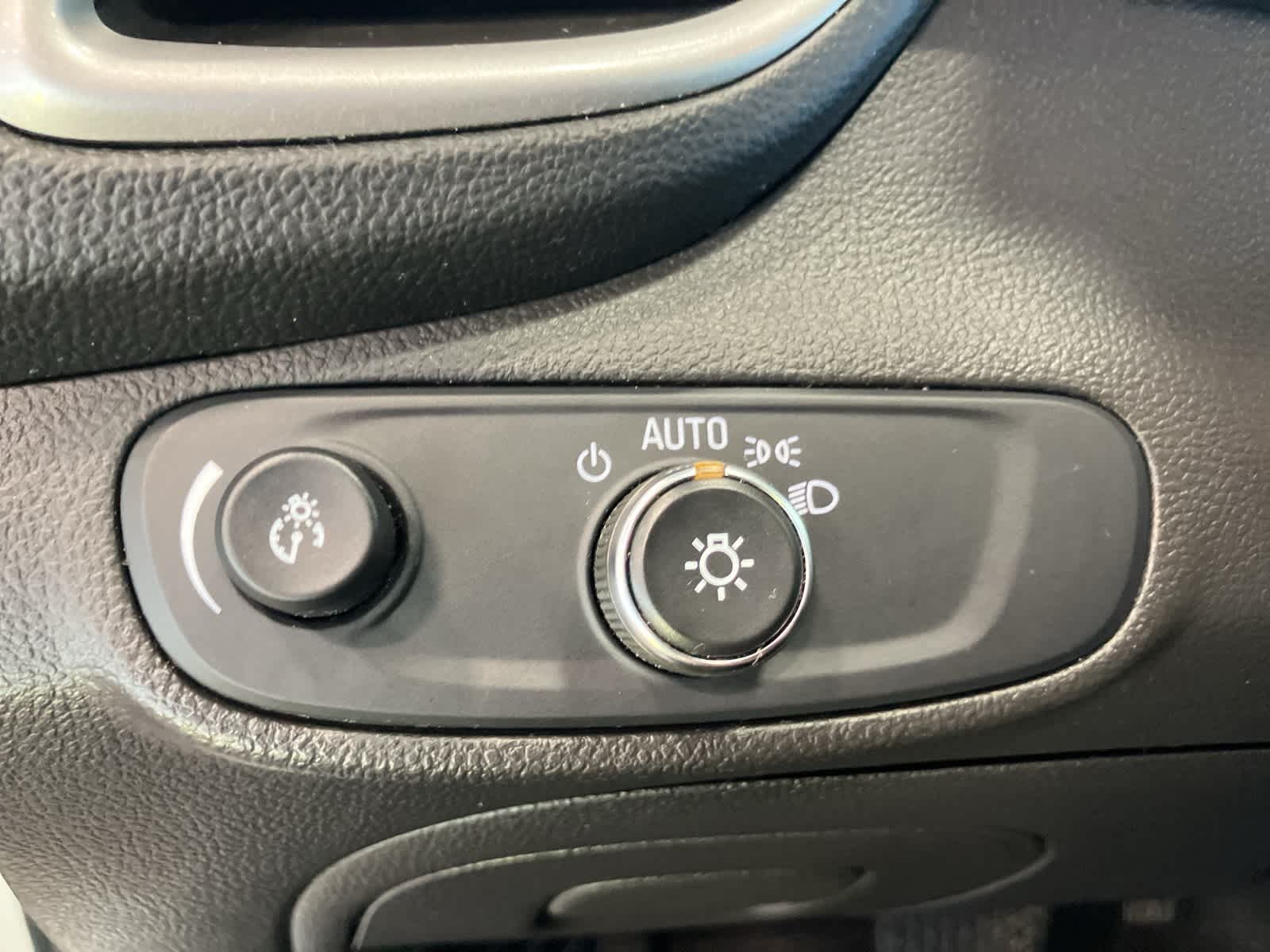 Thumbnail: 2017 Chevrolet Trax - 13