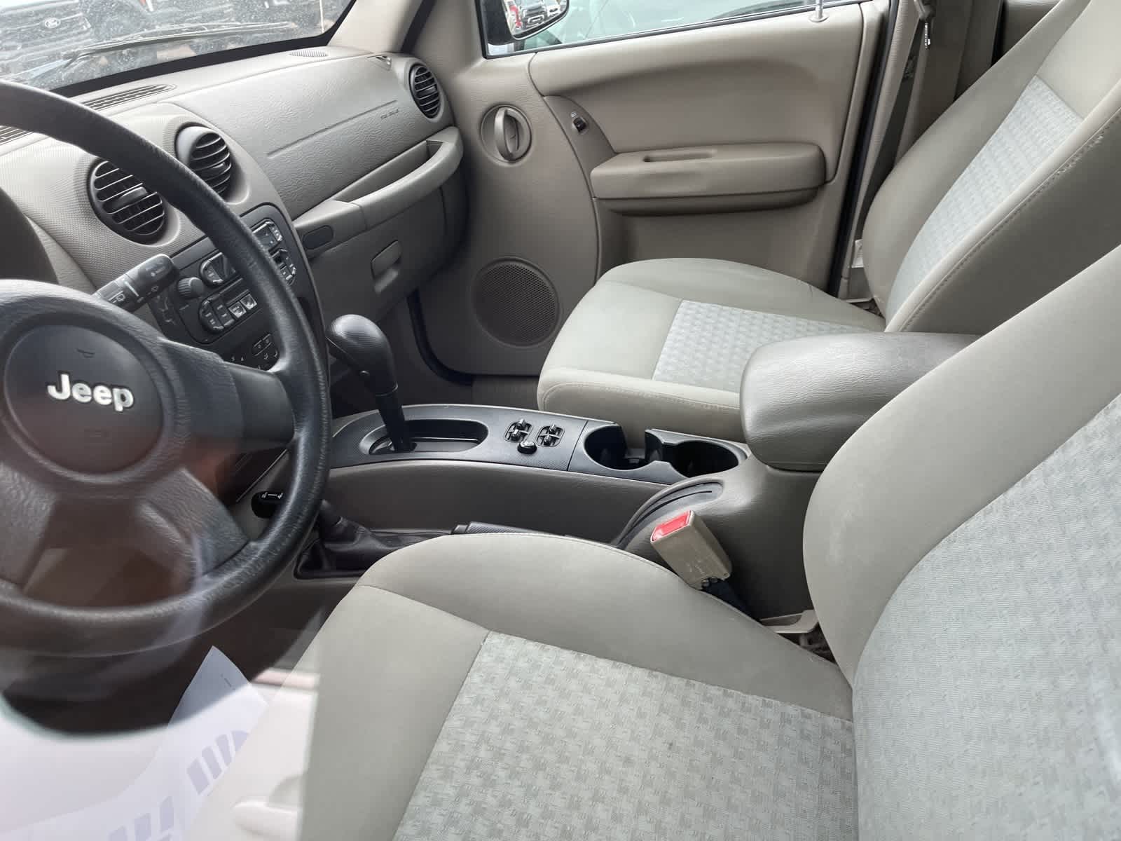 Thumbnail: 2005 Jeep Liberty - 25