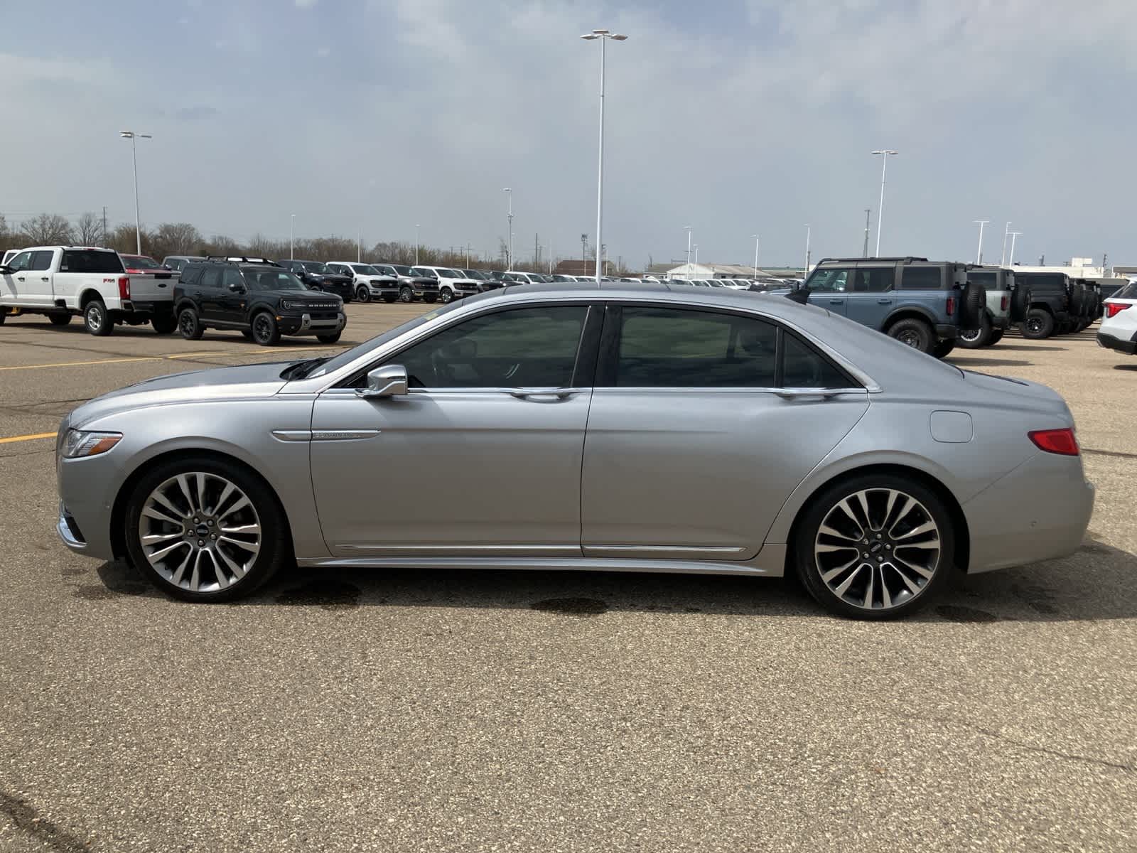 Thumbnail: 2020 Lincoln Continental - 8