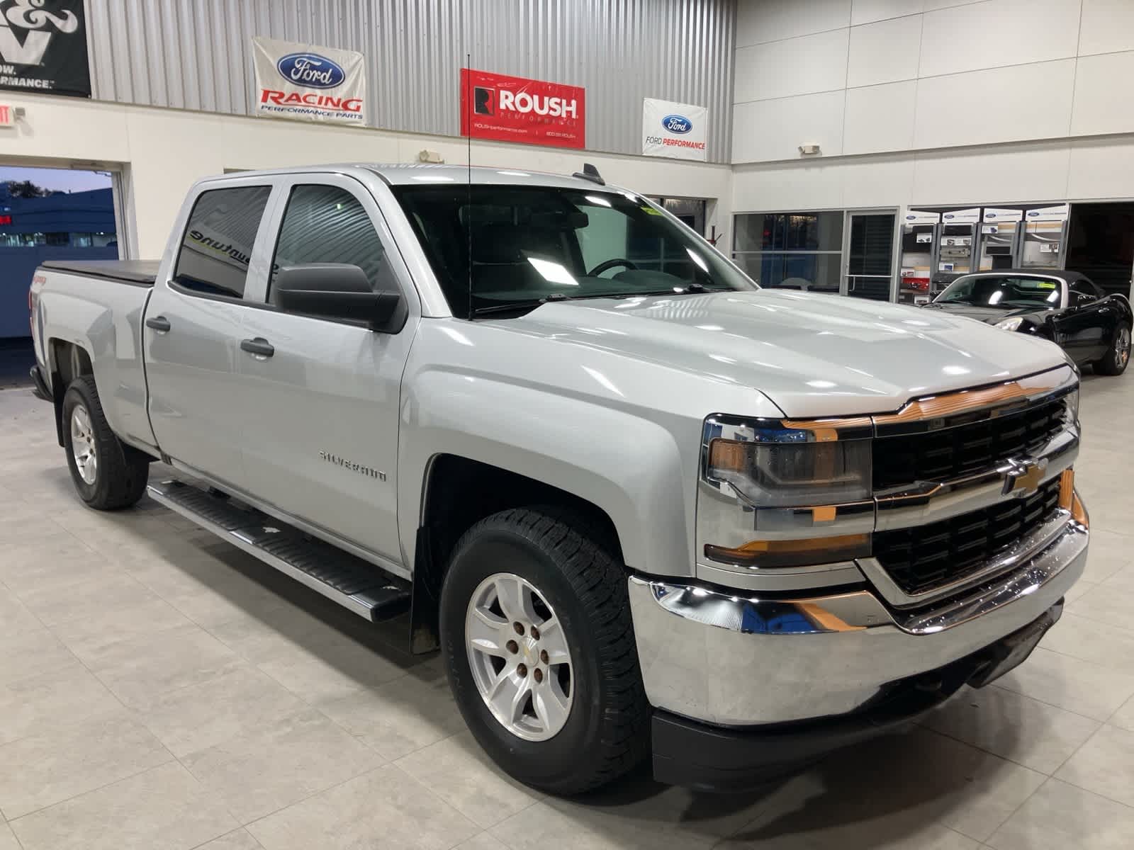 Thumbnail: 2018 Chevrolet Silverado 1500 - 3