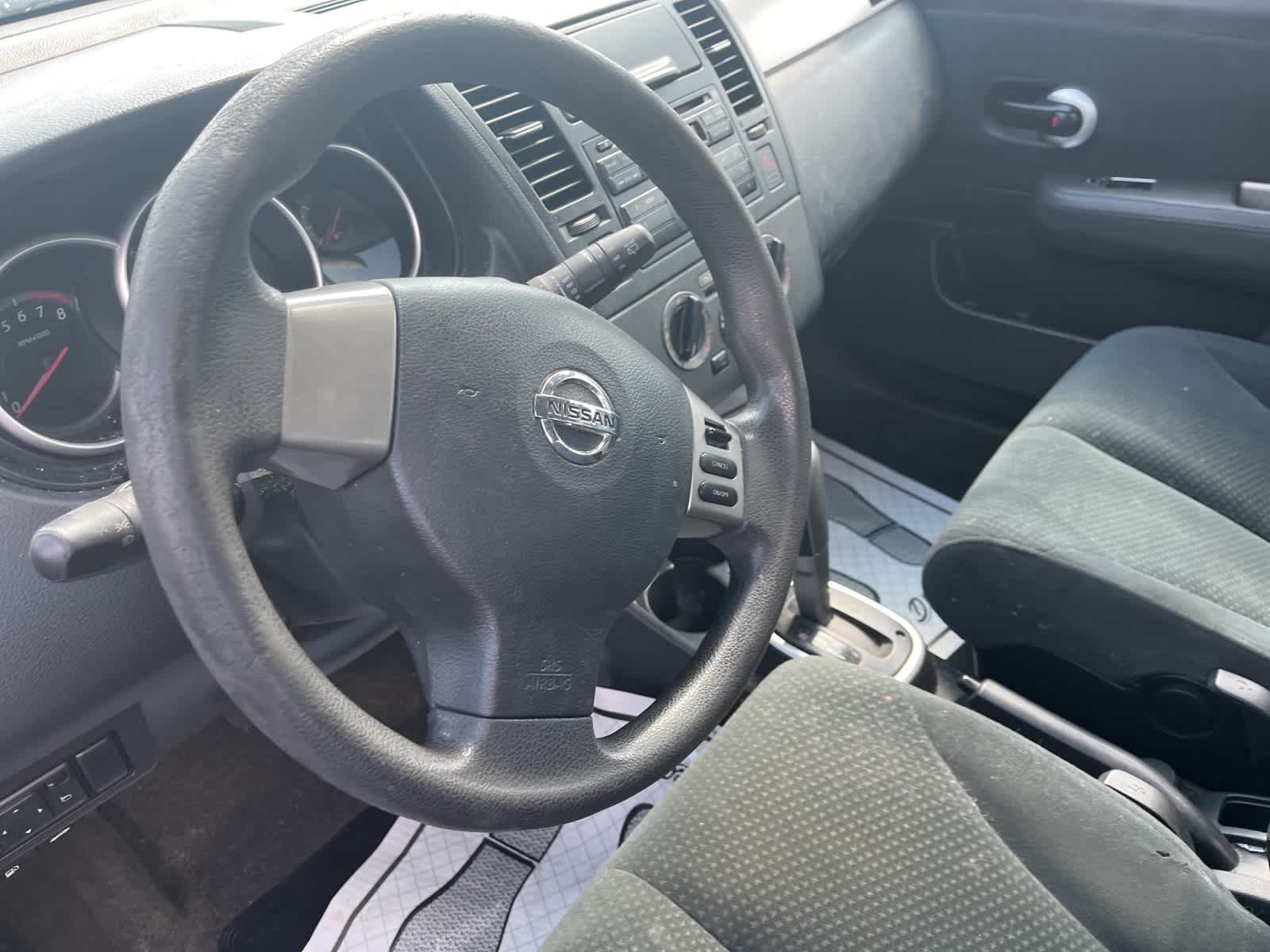 Thumbnail: 2010 Nissan Versa - 25