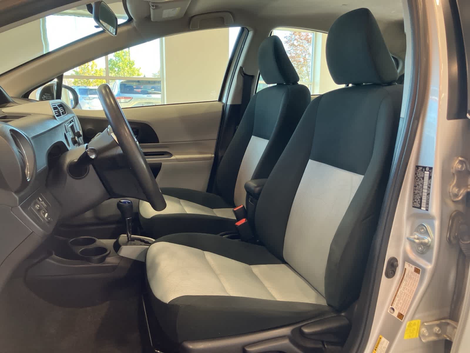 Thumbnail: 2012 Toyota Prius c - 10