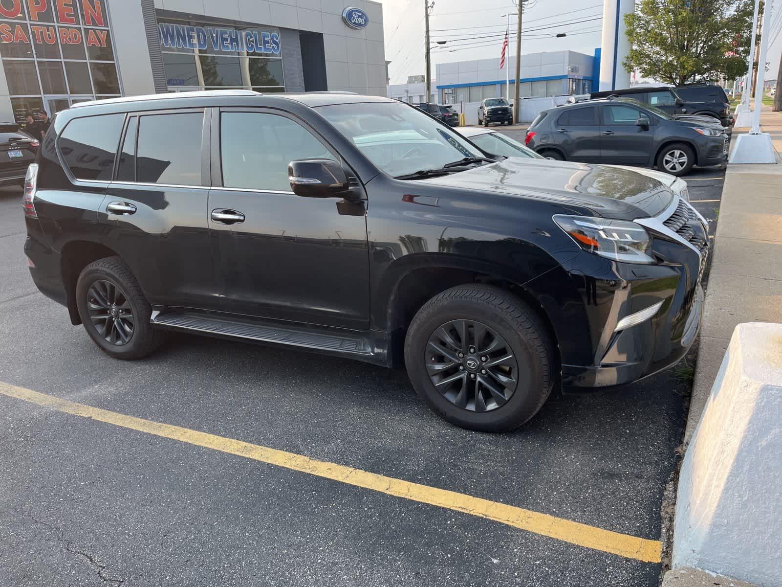 Thumbnail: 2021 Lexus GX - 16