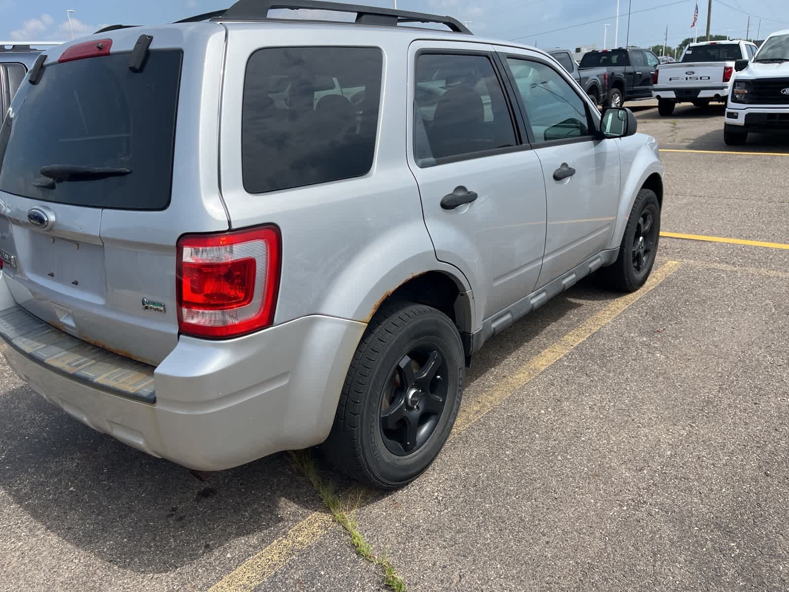 Thumbnail: 2011 Ford Escape - 11