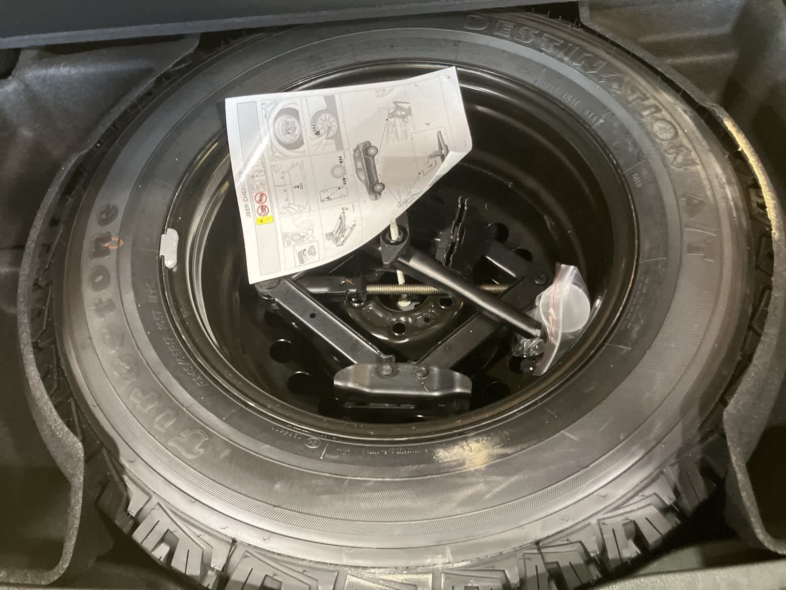 Thumbnail: 2019 Jeep Cherokee - 30