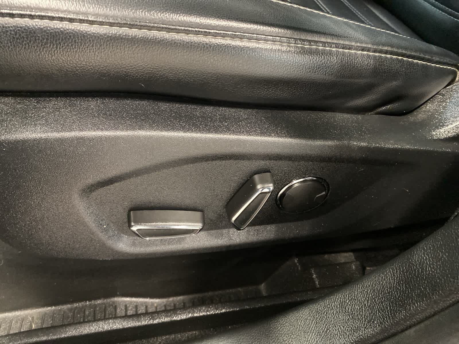 Thumbnail: 2019 Ford Edge - 16