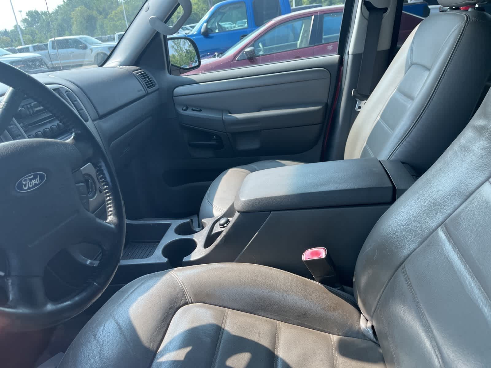 Thumbnail: 2004 Ford Explorer - 21