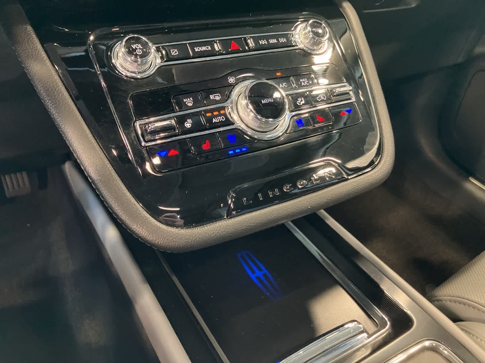 Thumbnail: 2022 Lincoln Corsair - 21