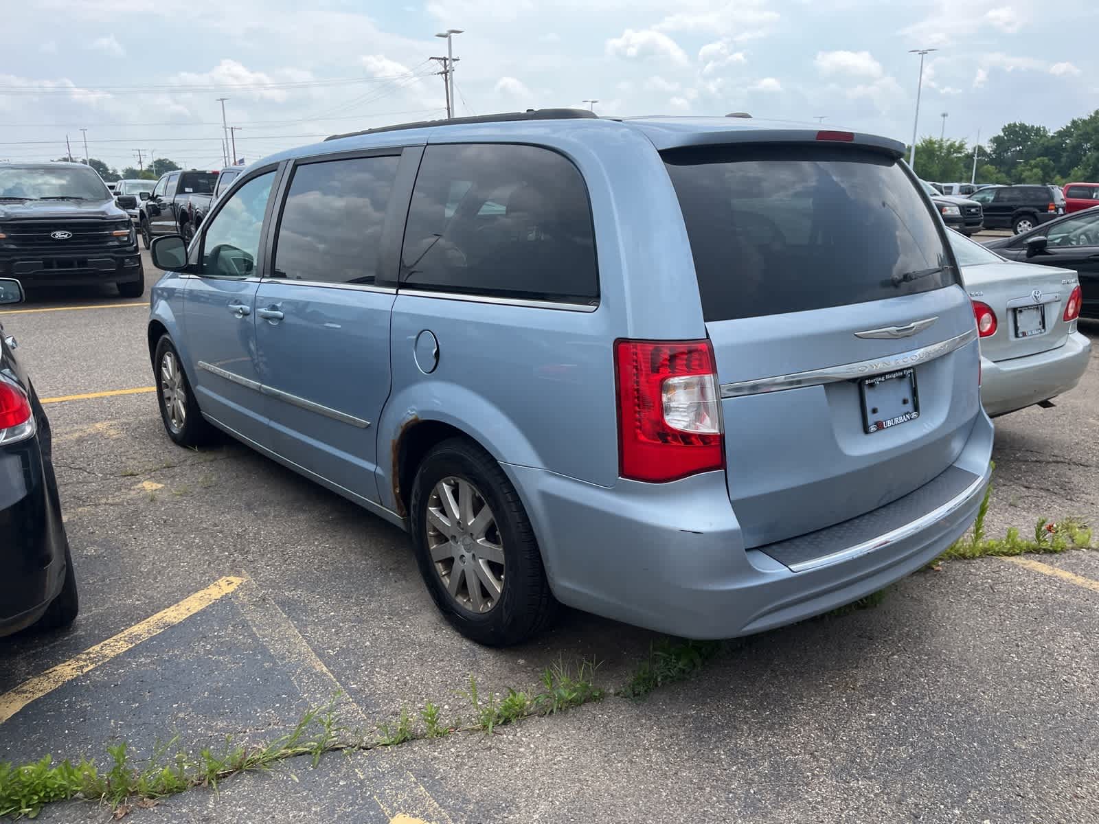 Thumbnail: 2013 Chrysler Town & Country - 9