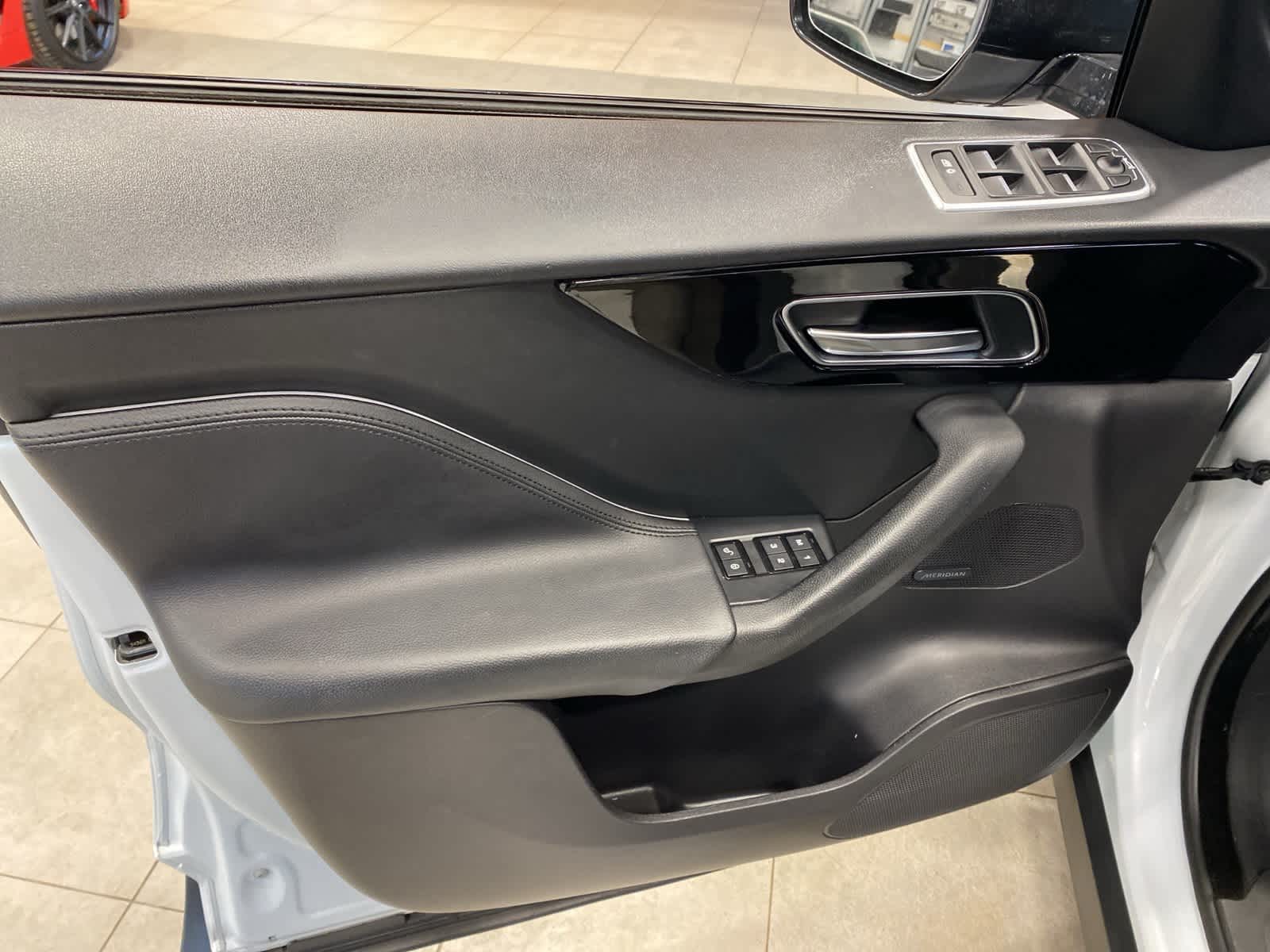 Thumbnail: 2017 Jaguar F-Pace - 17