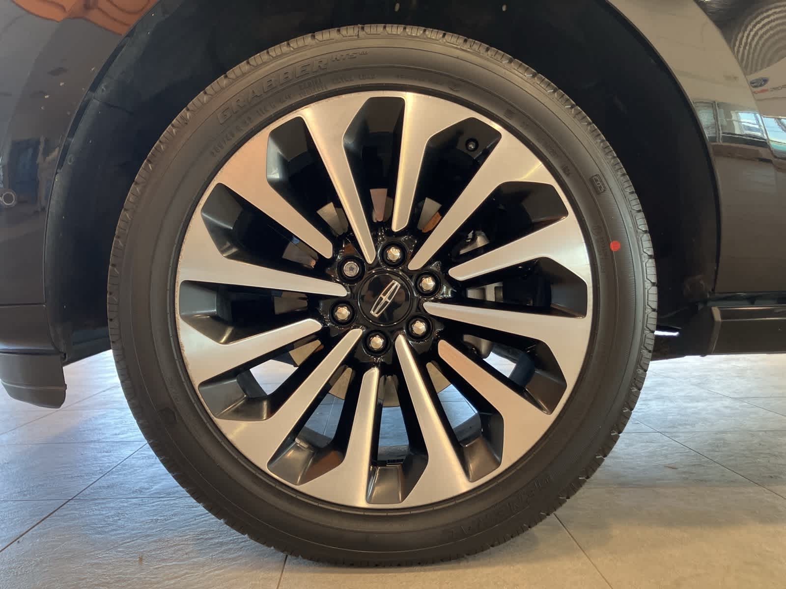 Thumbnail: 2023 Lincoln Navigator - 9