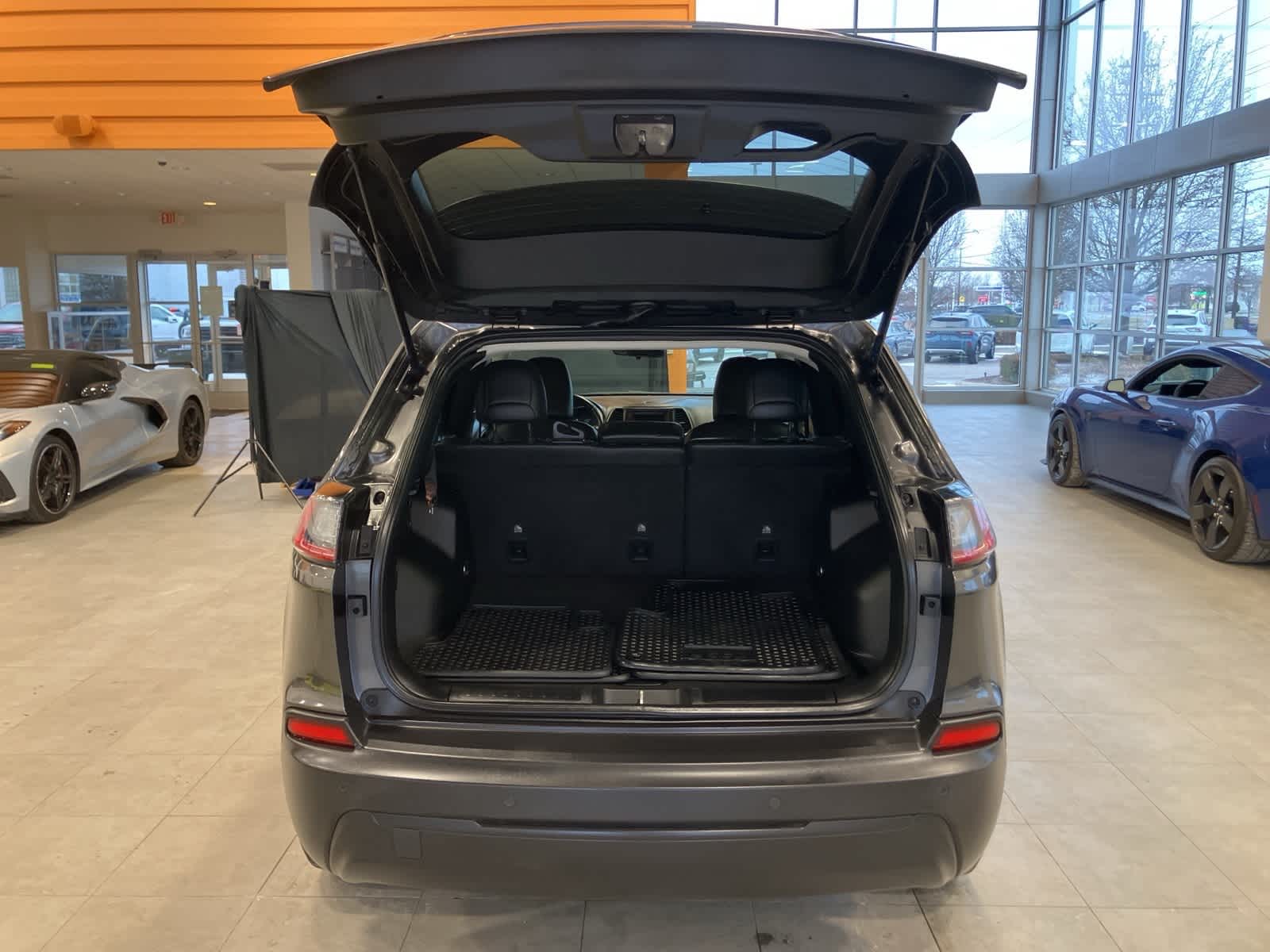 Thumbnail: 2020 Jeep Cherokee - 27