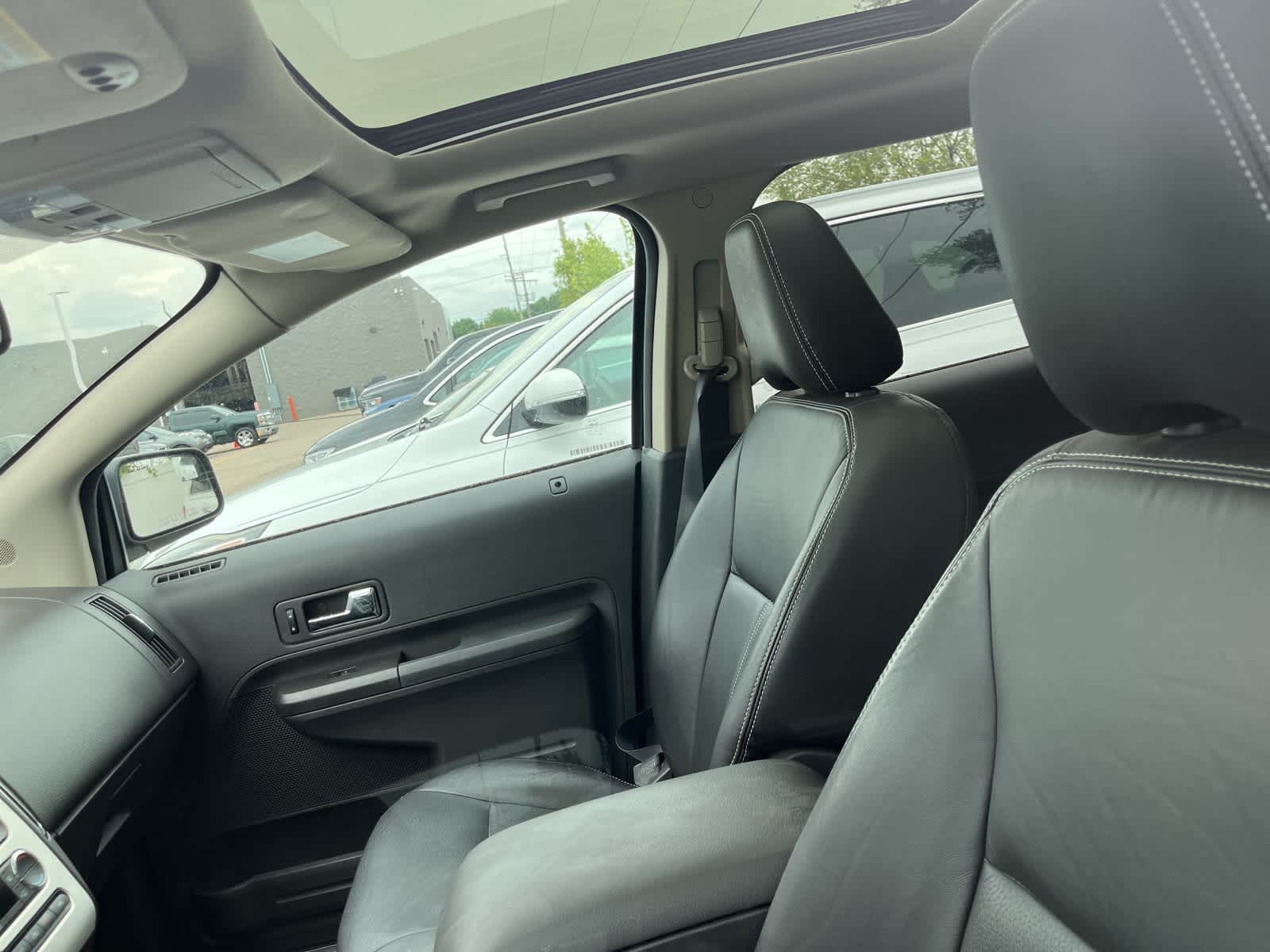 Thumbnail: 2010 Ford Edge - 23
