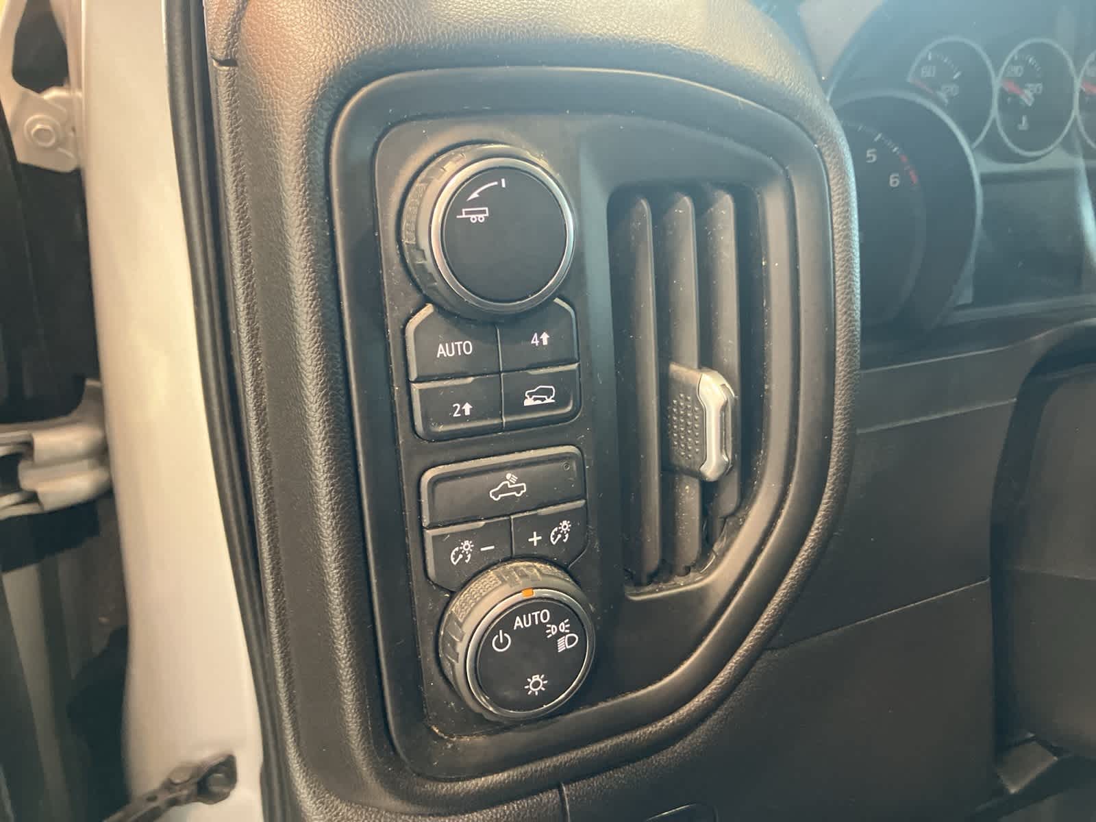 Thumbnail: 2020 Chevrolet Silverado 1500 - 13