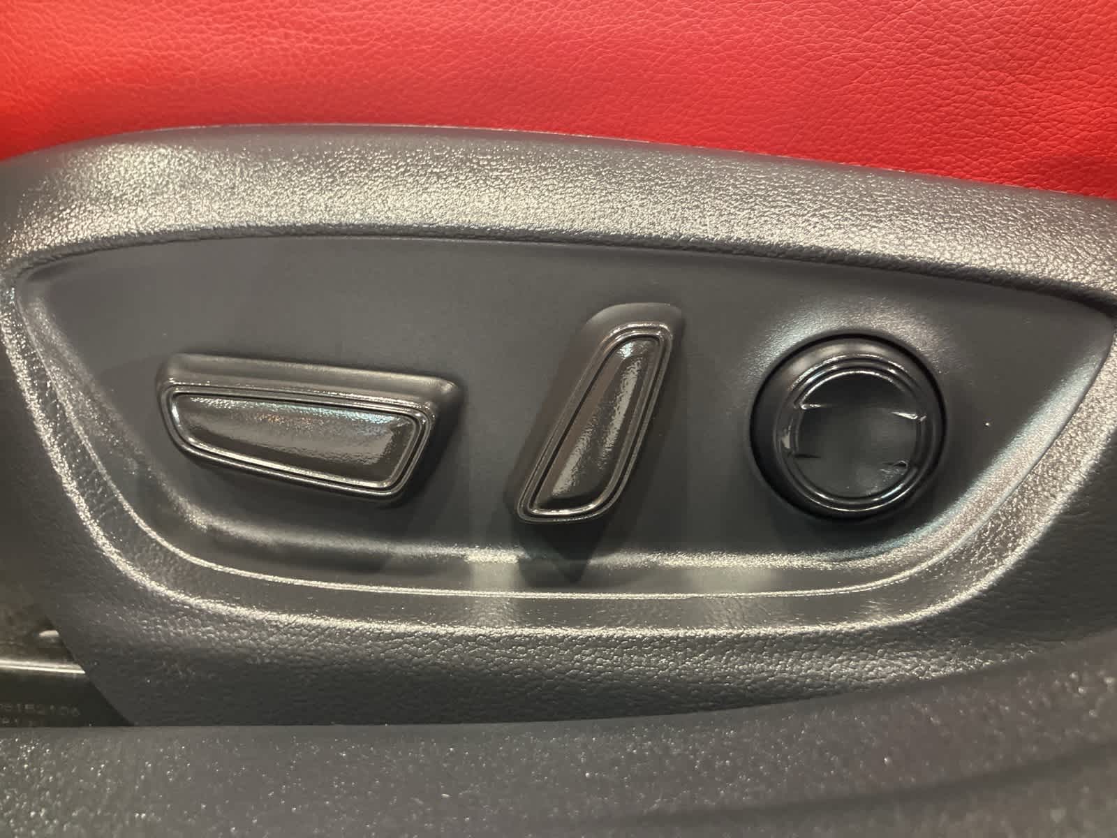 Thumbnail: 2019 Toyota Camry - 13