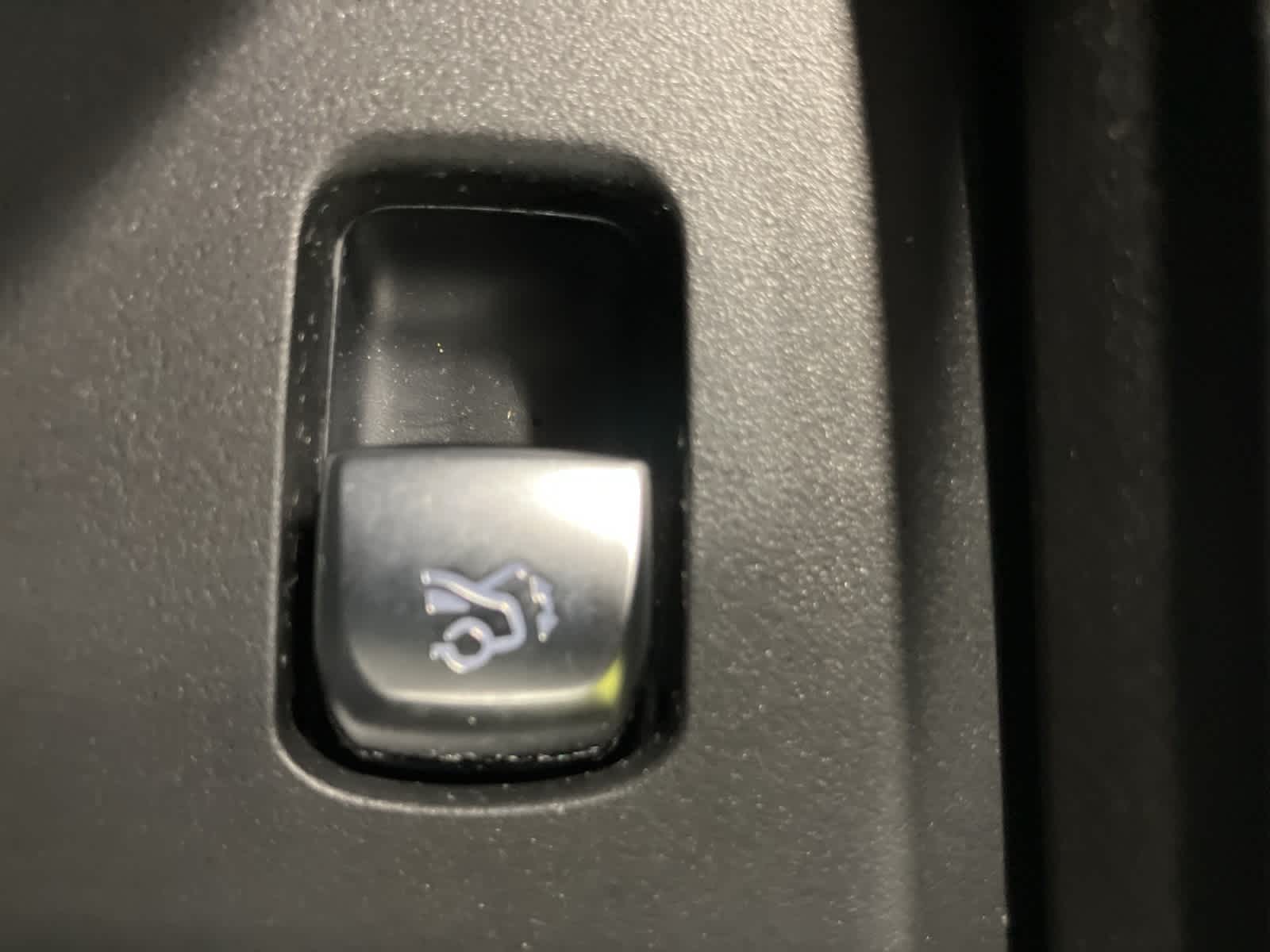 Thumbnail: 2022 Mercedes-Benz E-Class - 16