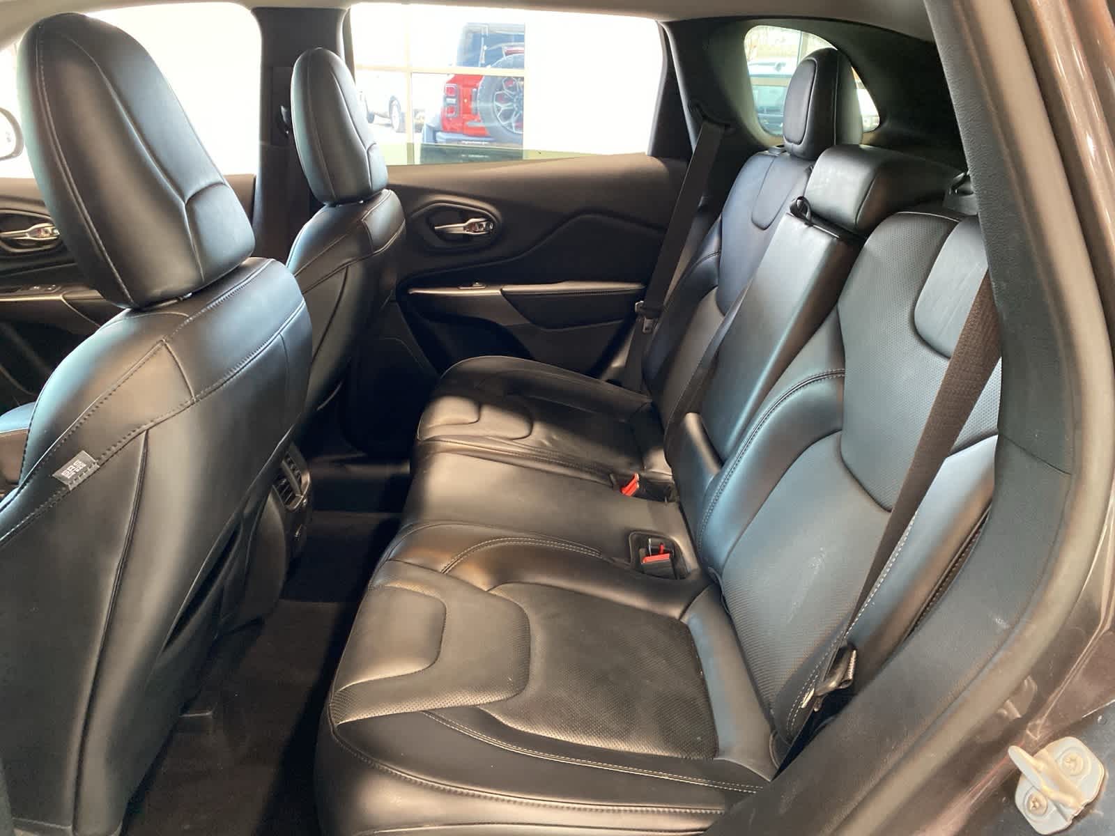 Thumbnail: 2021 Jeep Cherokee - 25