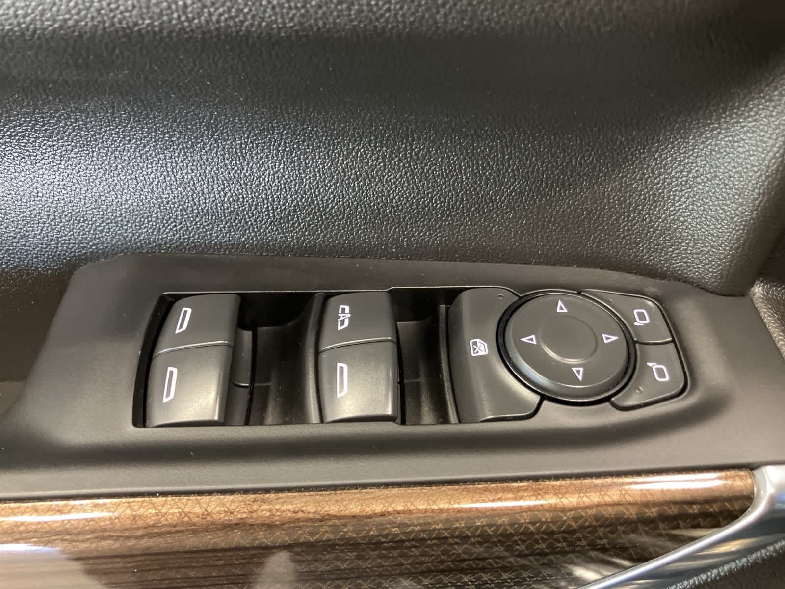 Thumbnail: 2021 Chevrolet Silverado 1500 - 12