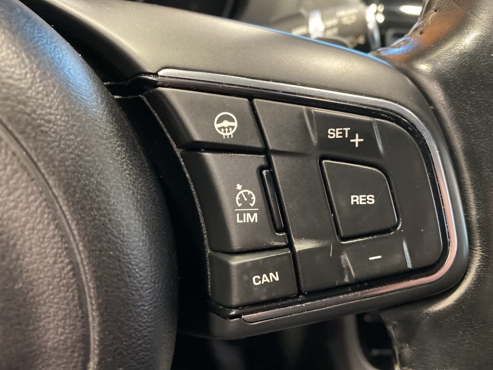 Thumbnail: 2017 Jaguar F-Pace - 21